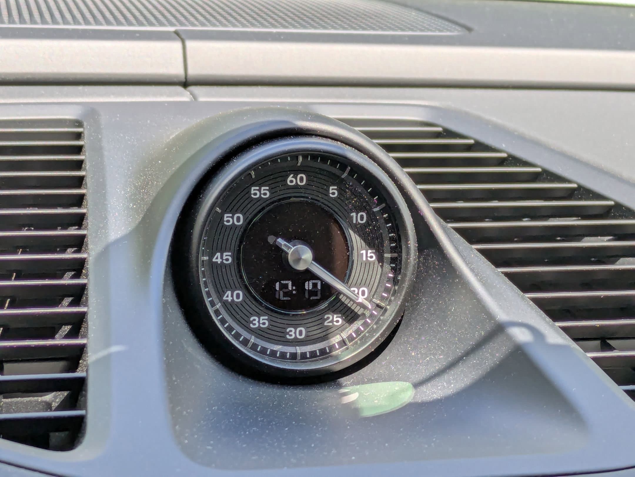 Vehicle photo 12