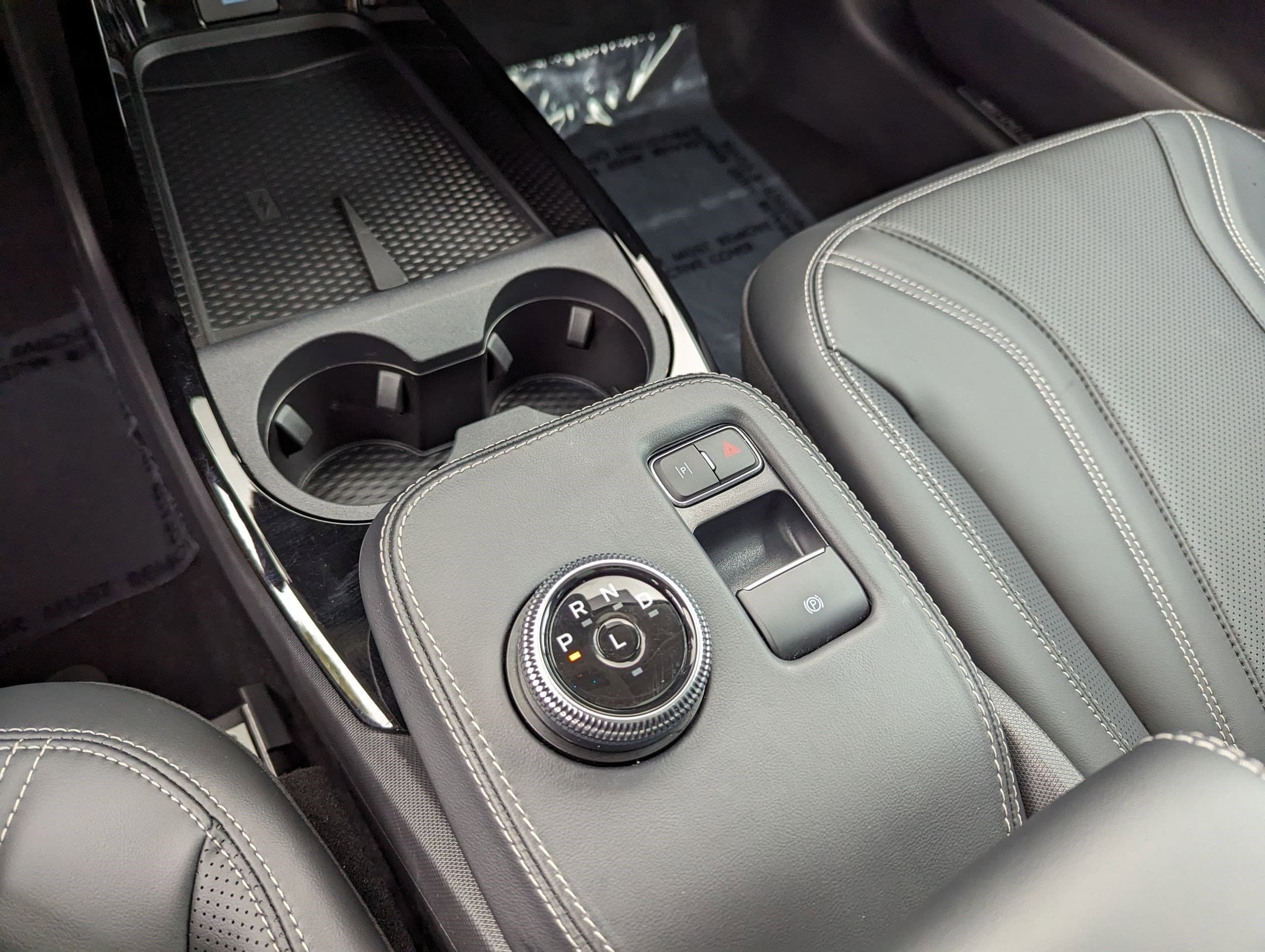 Vehicle photo 25
