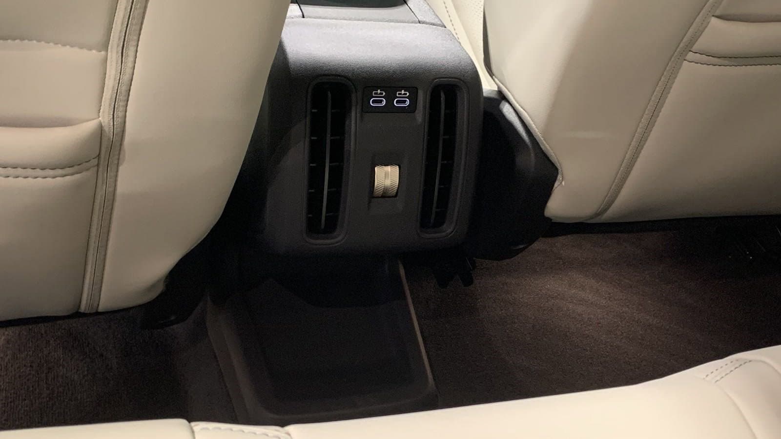 Vehicle photo 29