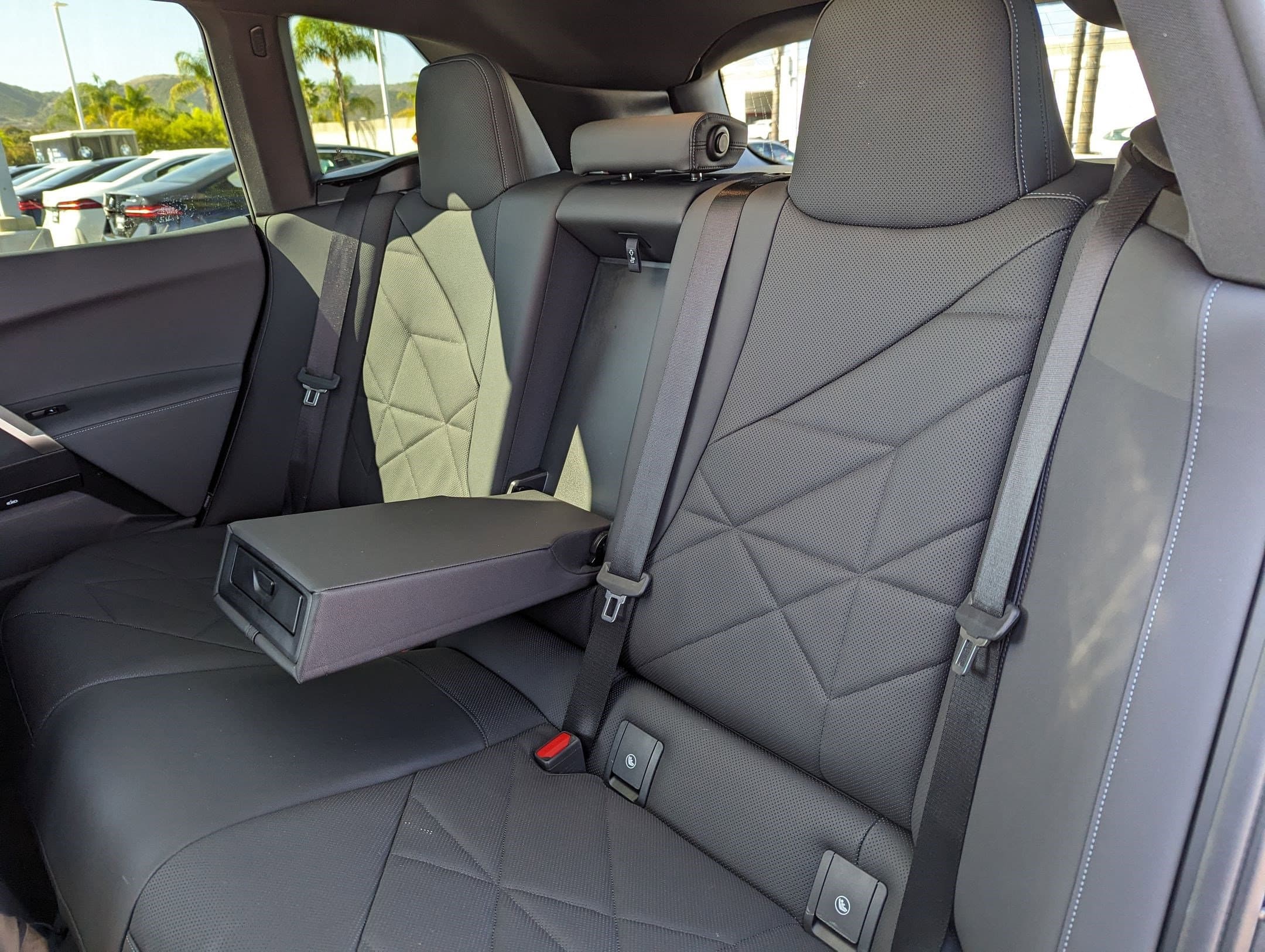 Vehicle photo 30