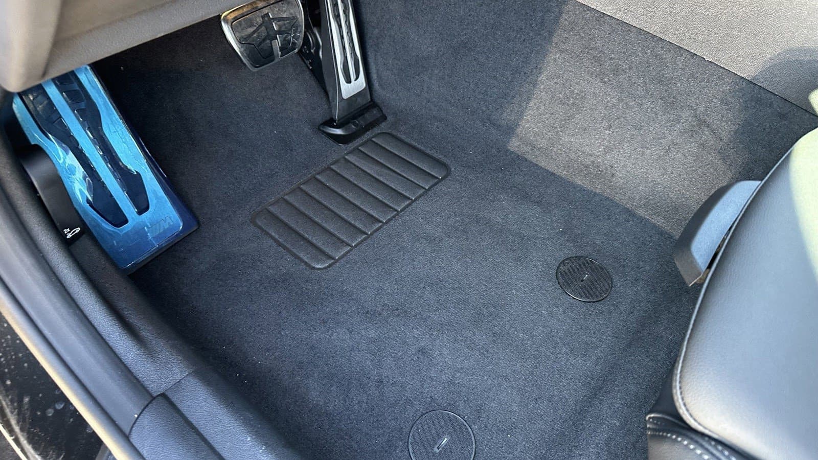 Vehicle photo 14