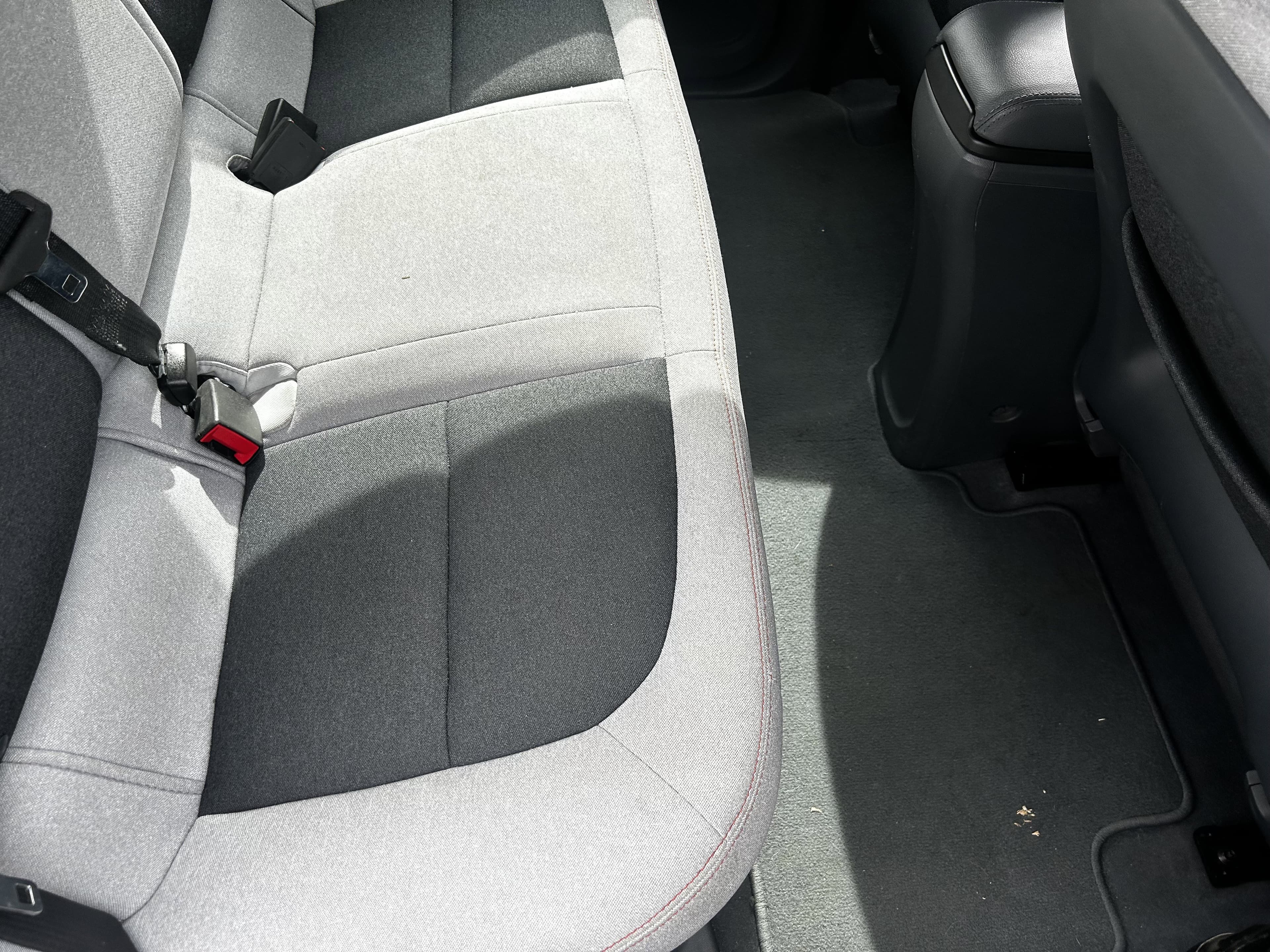 Vehicle photo 28