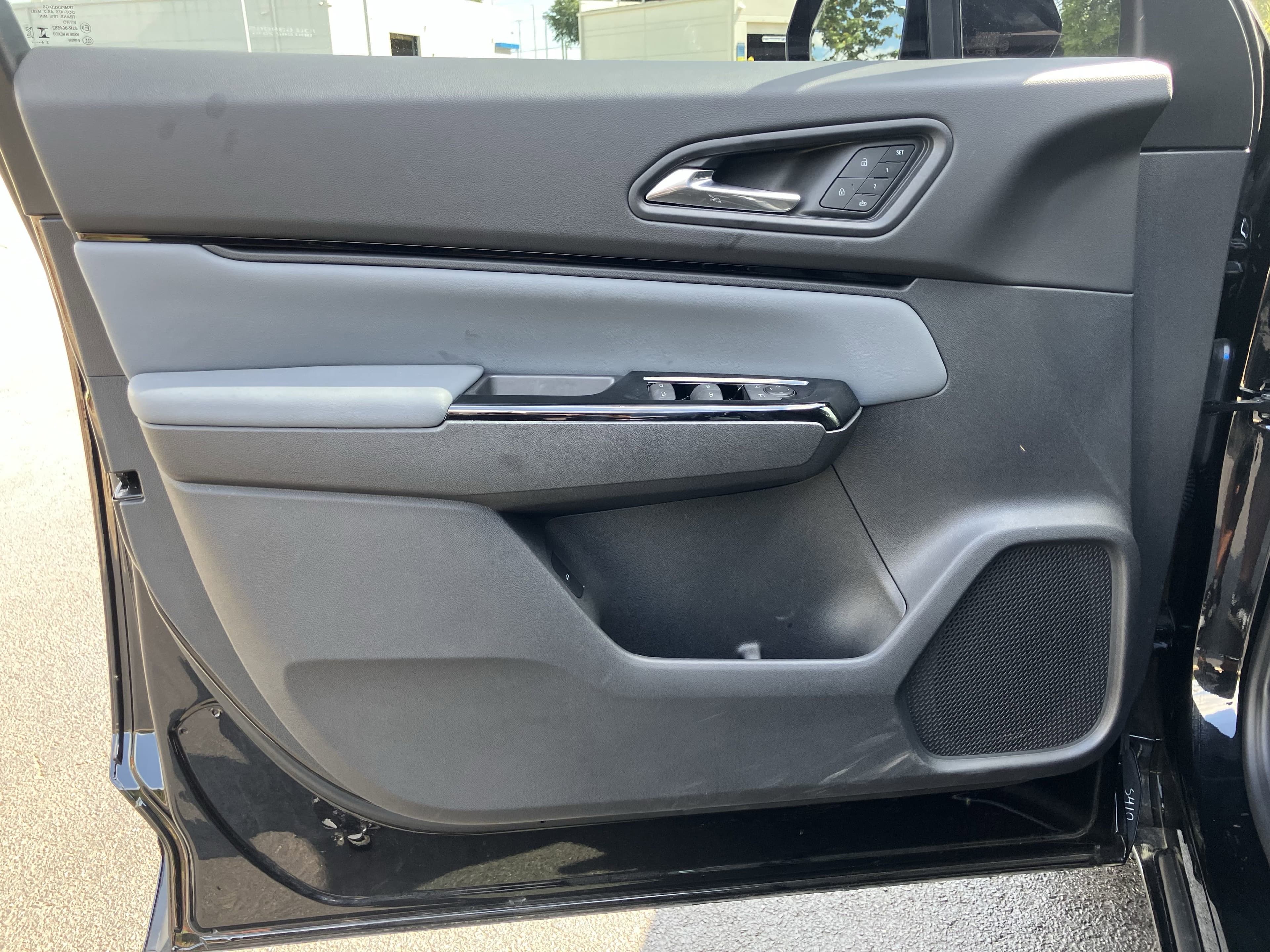 Vehicle photo 13