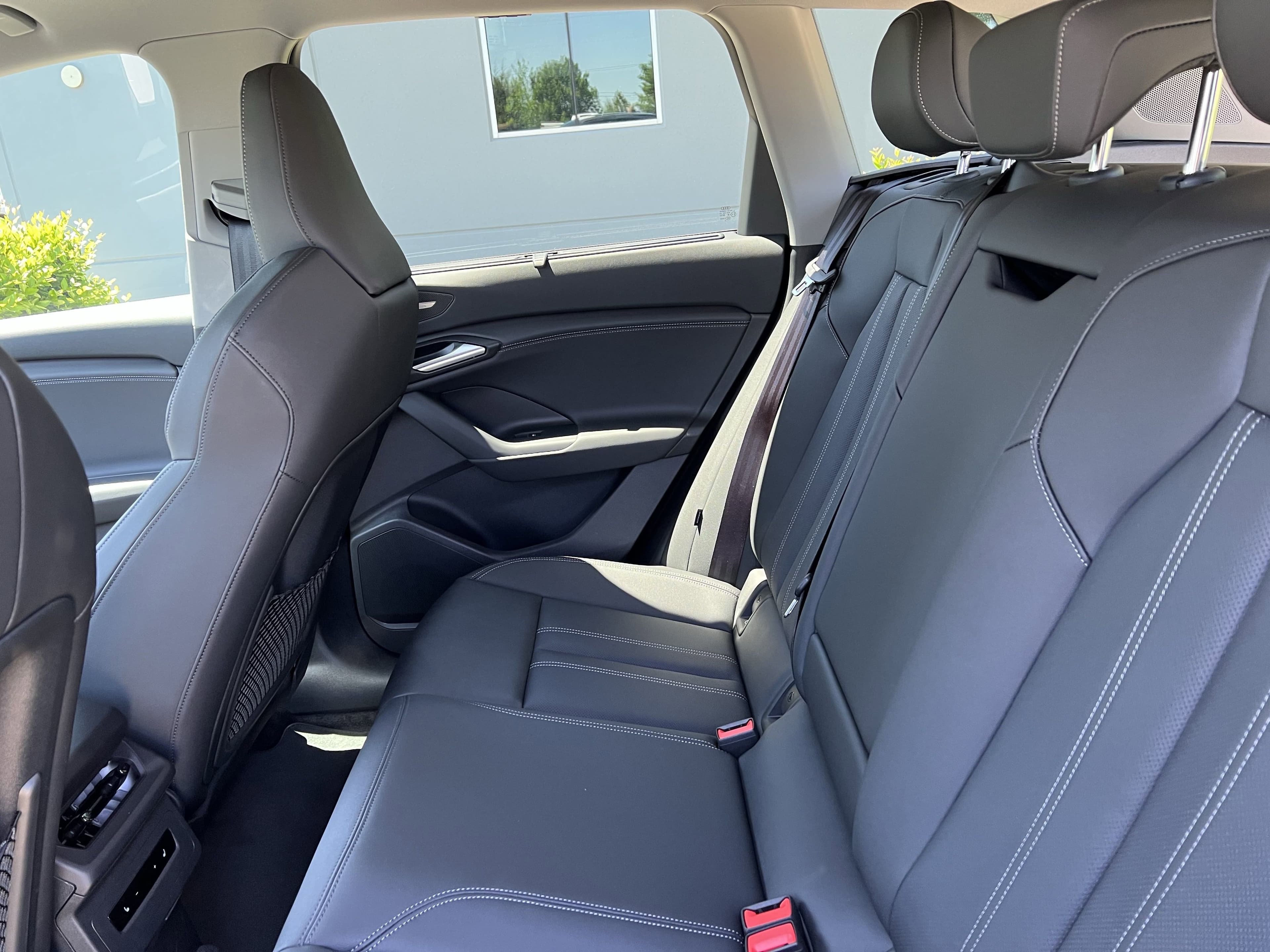 Vehicle photo 30
