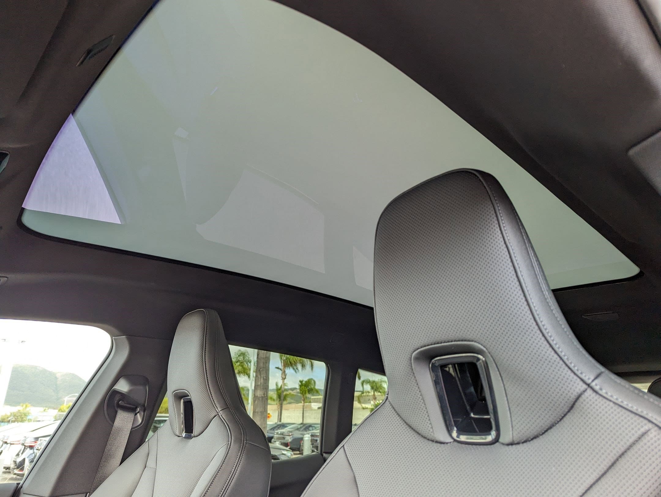 Vehicle photo 27