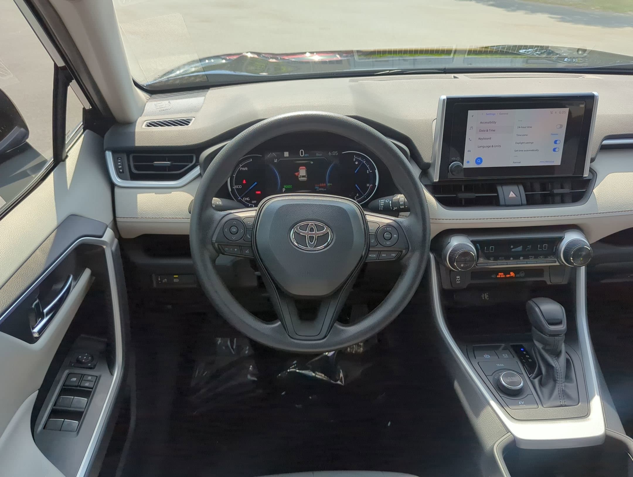 Vehicle photo 25