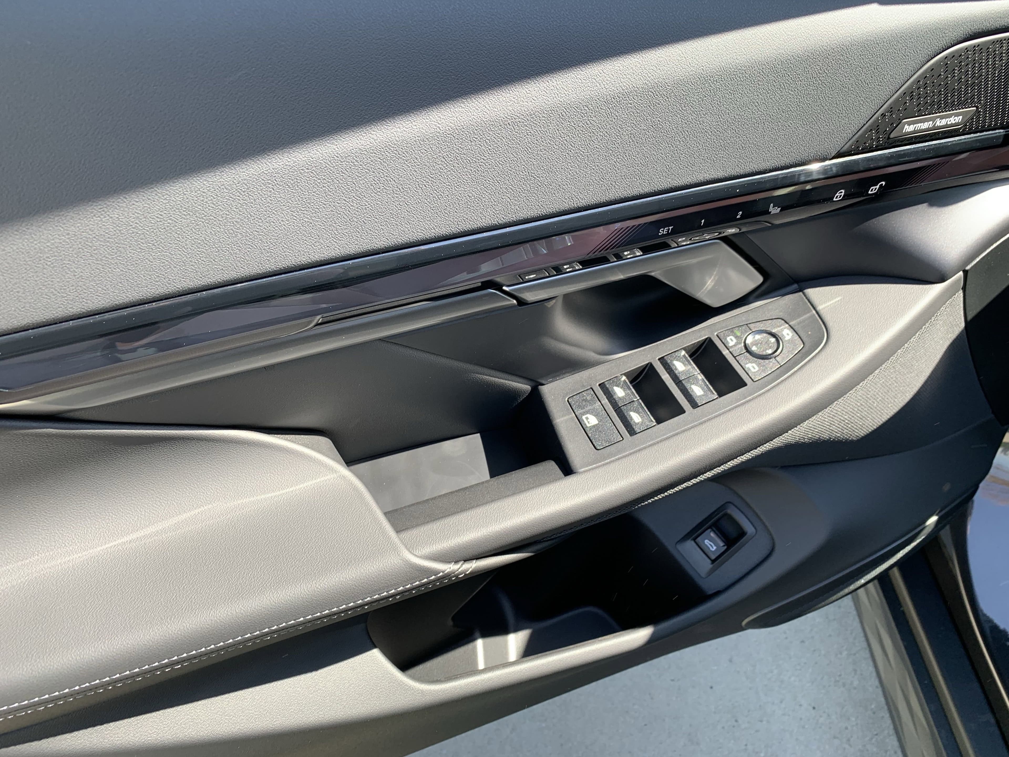 Vehicle photo 11