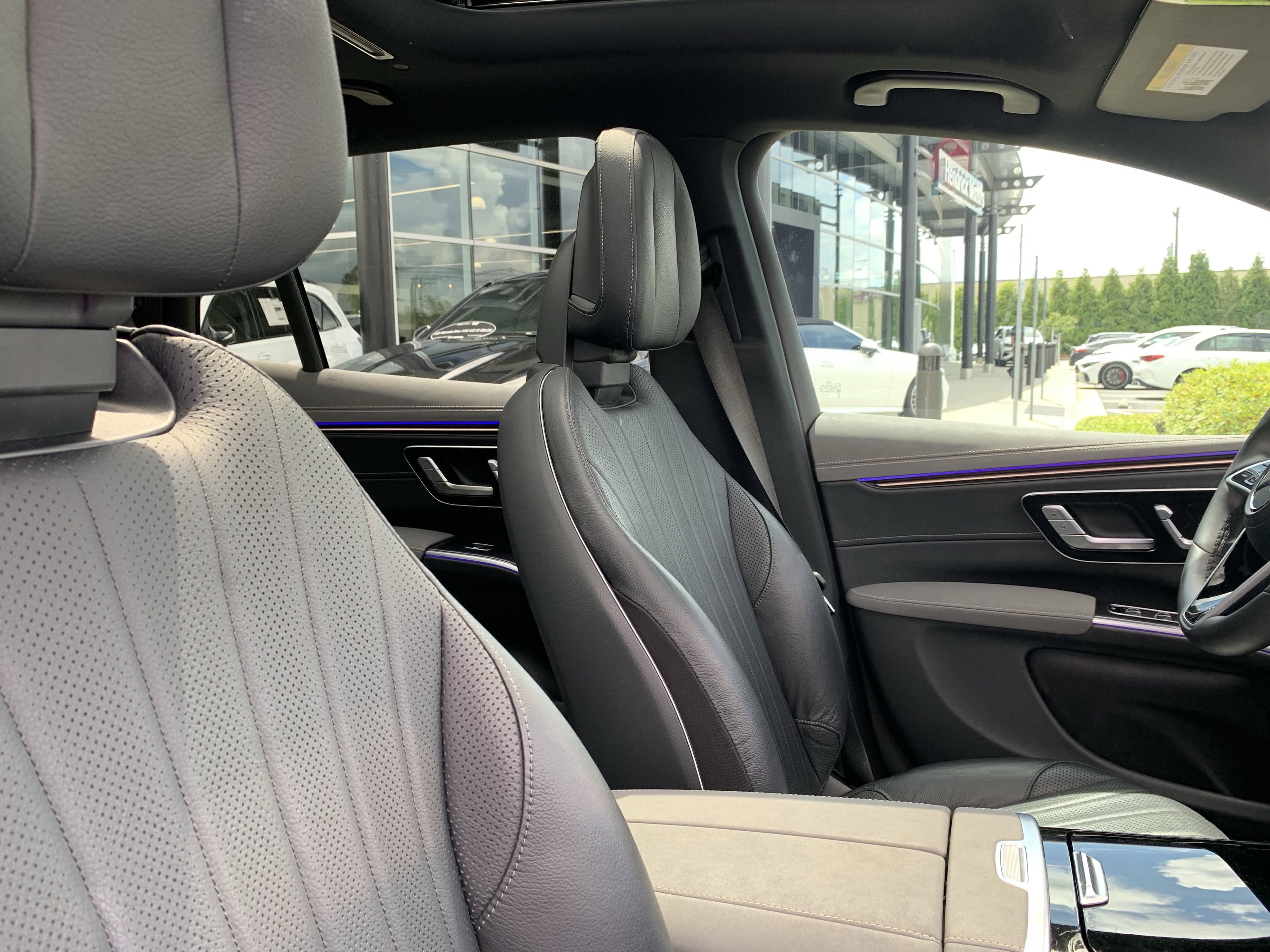 Vehicle photo 34