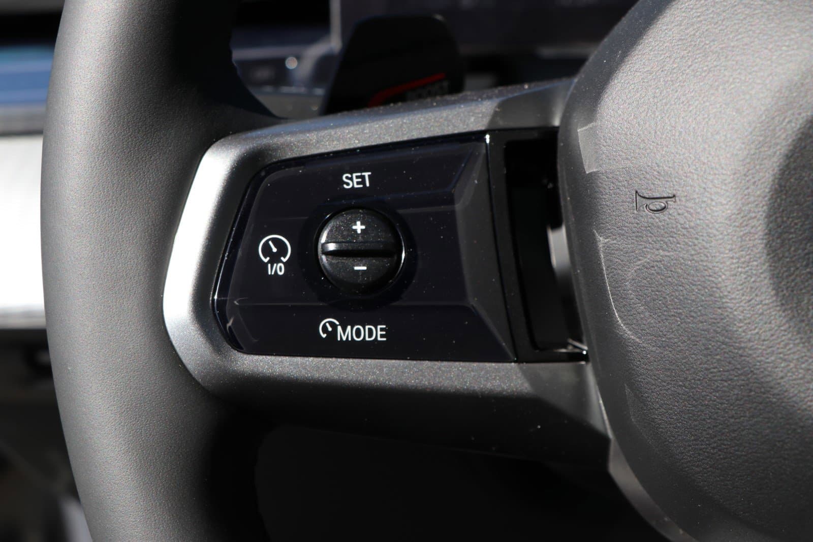 Vehicle photo 16