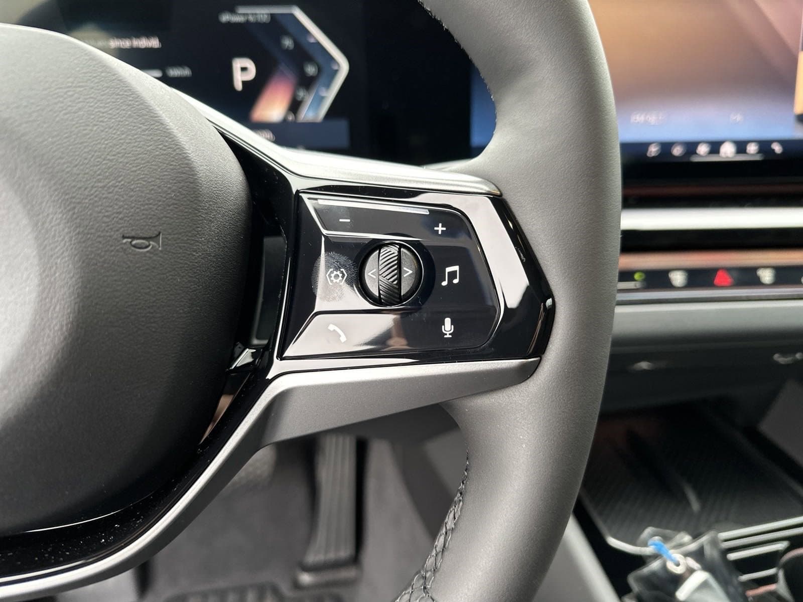 Vehicle photo 20