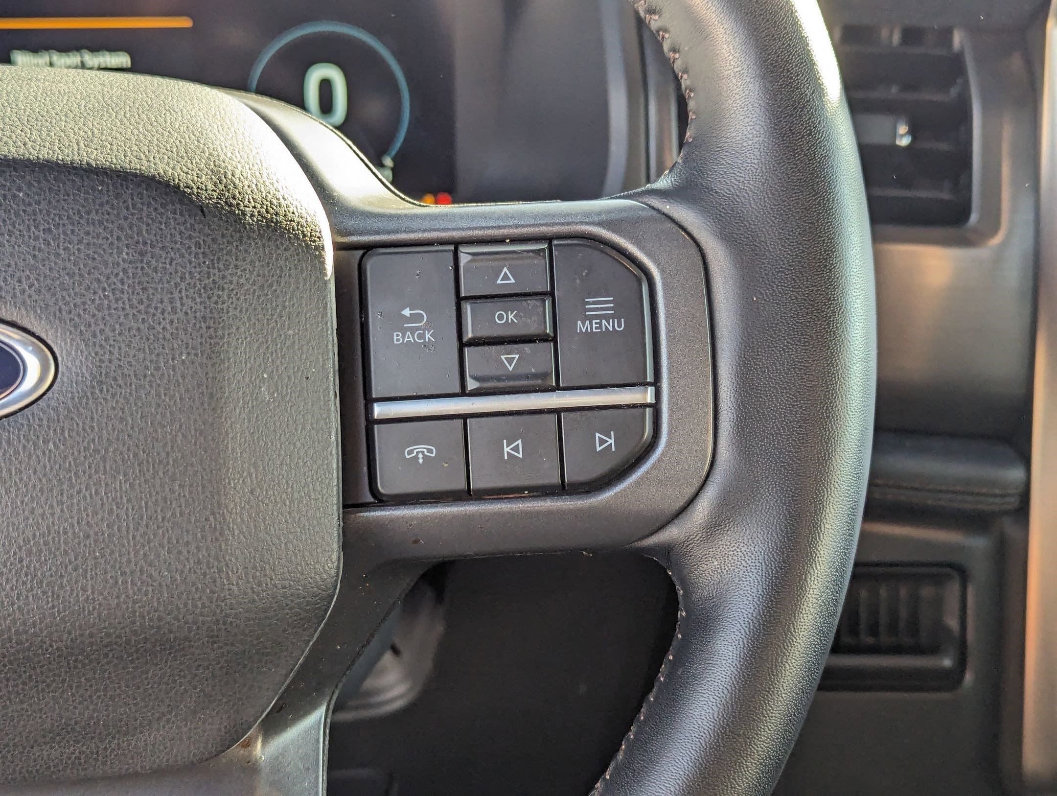 Vehicle photo 18