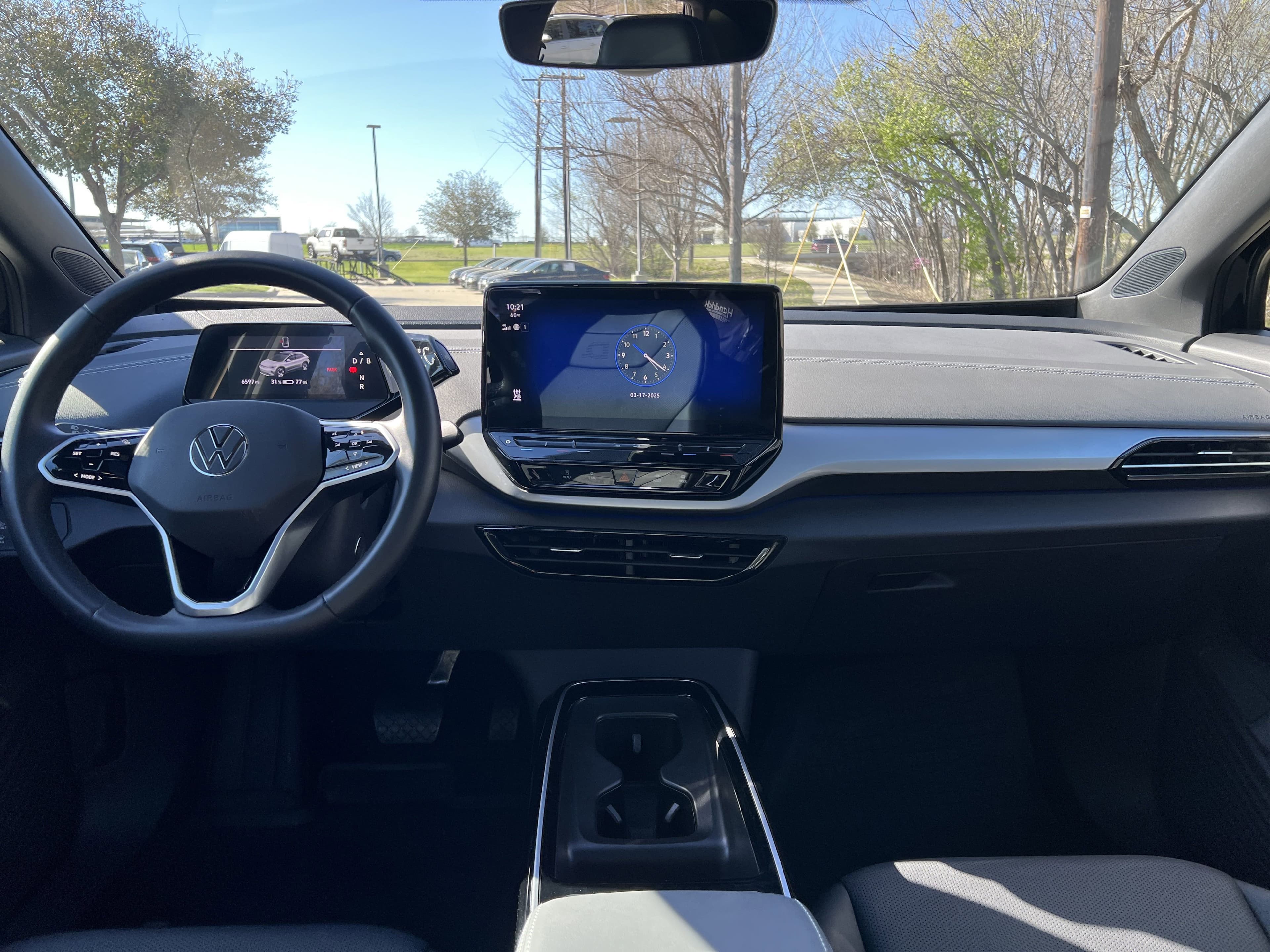 Vehicle photo 30