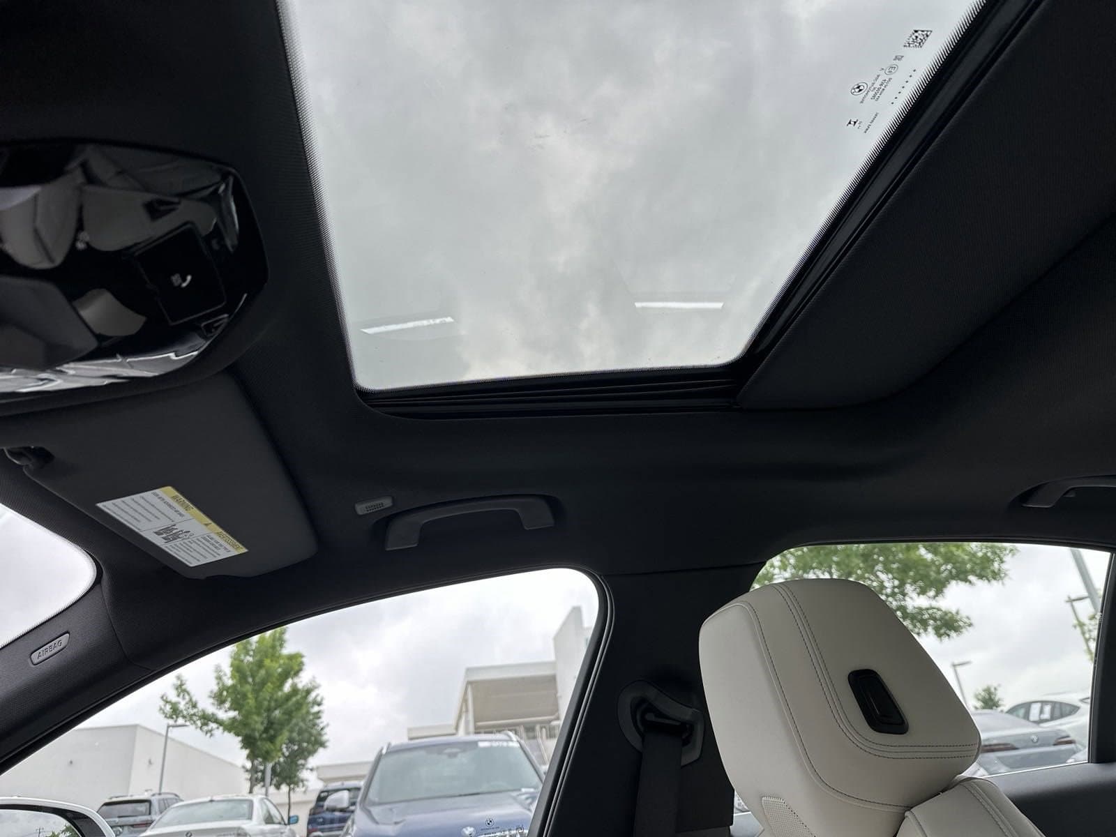 Vehicle photo 29