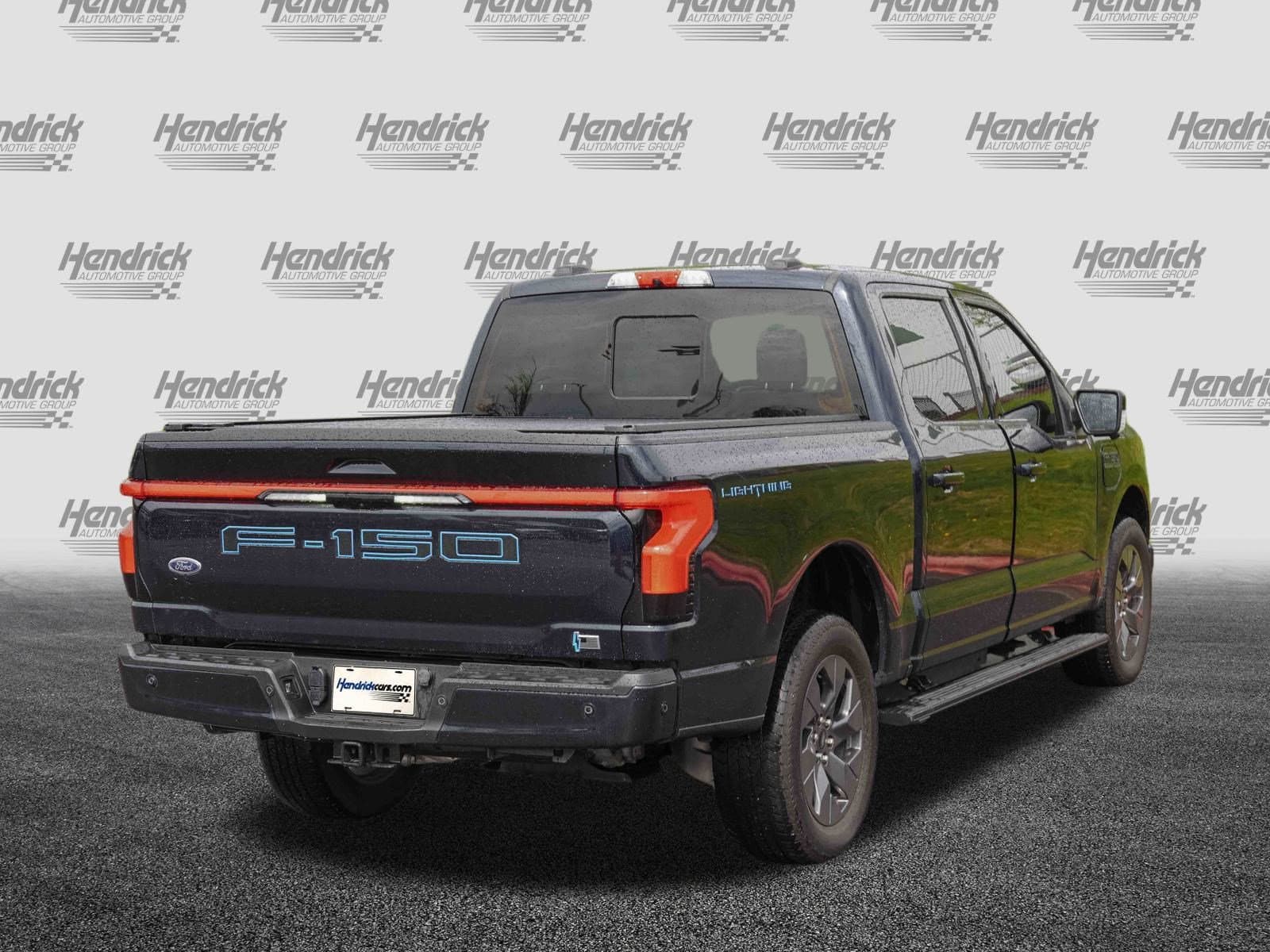 Vehicle photo 7