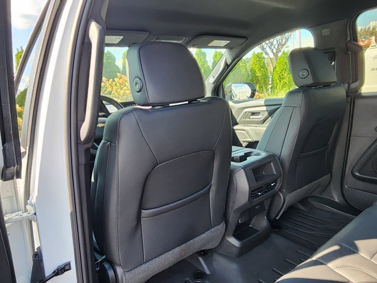 Vehicle photo 16