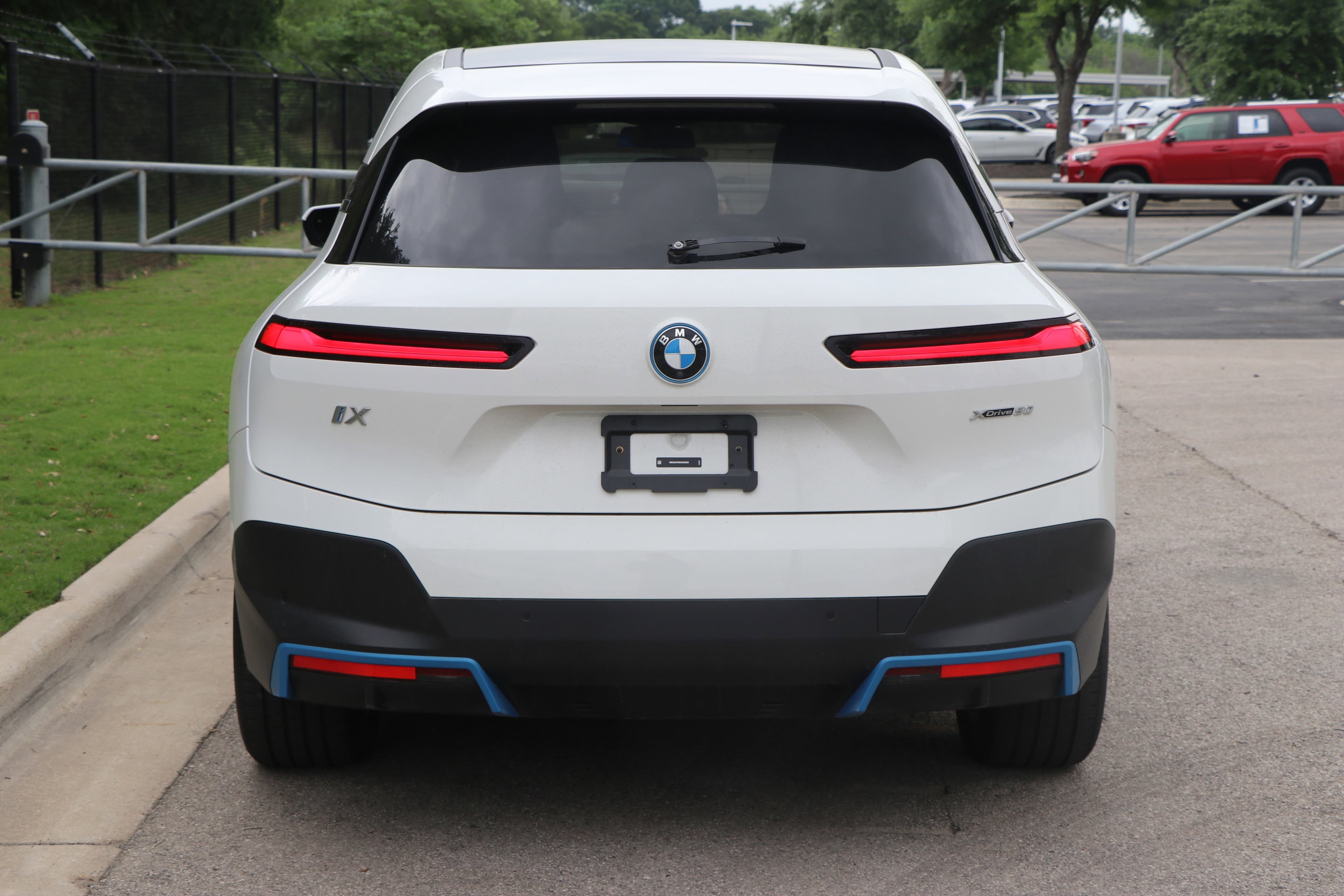 Vehicle photo 10