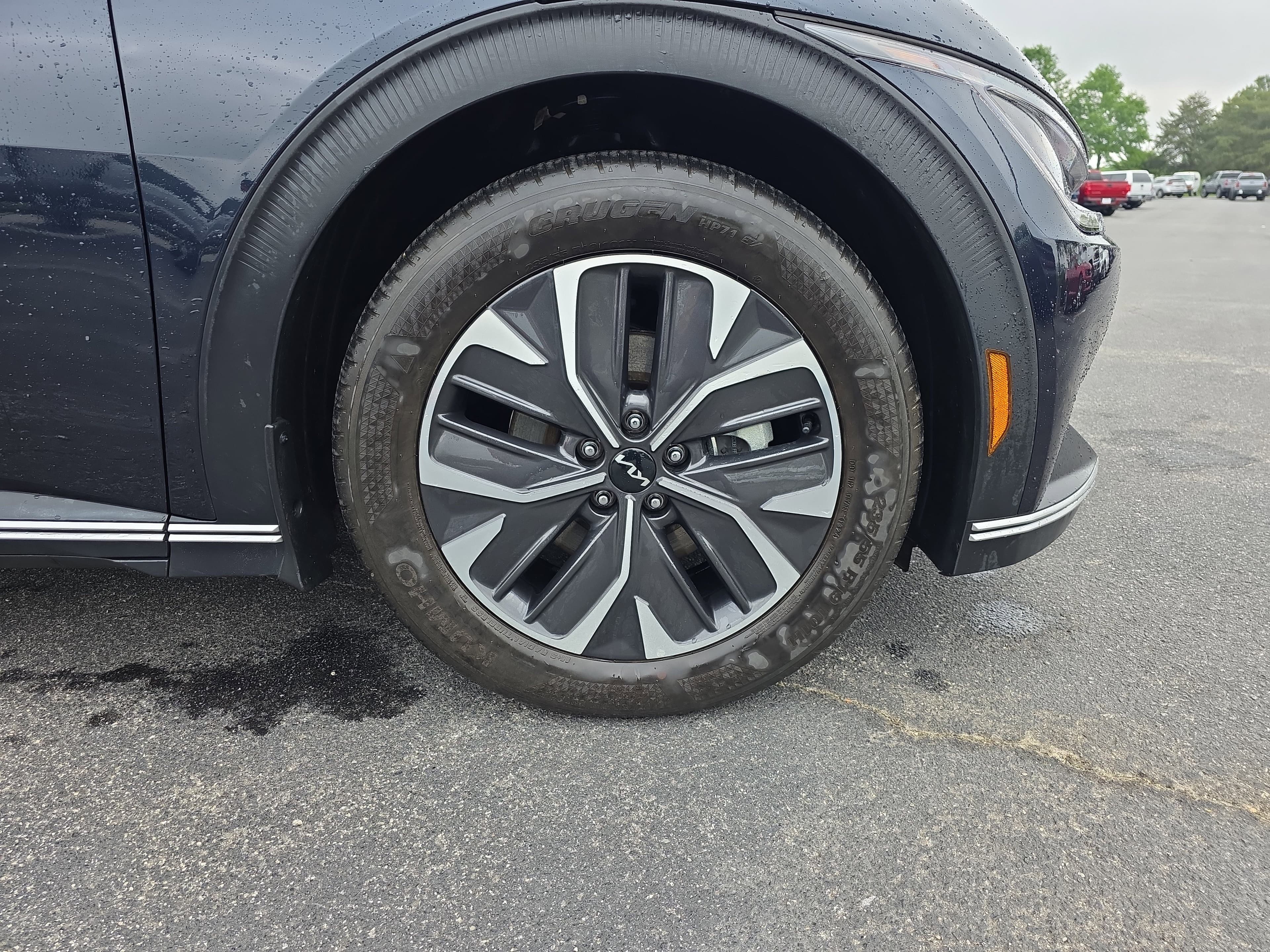 Vehicle photo 11