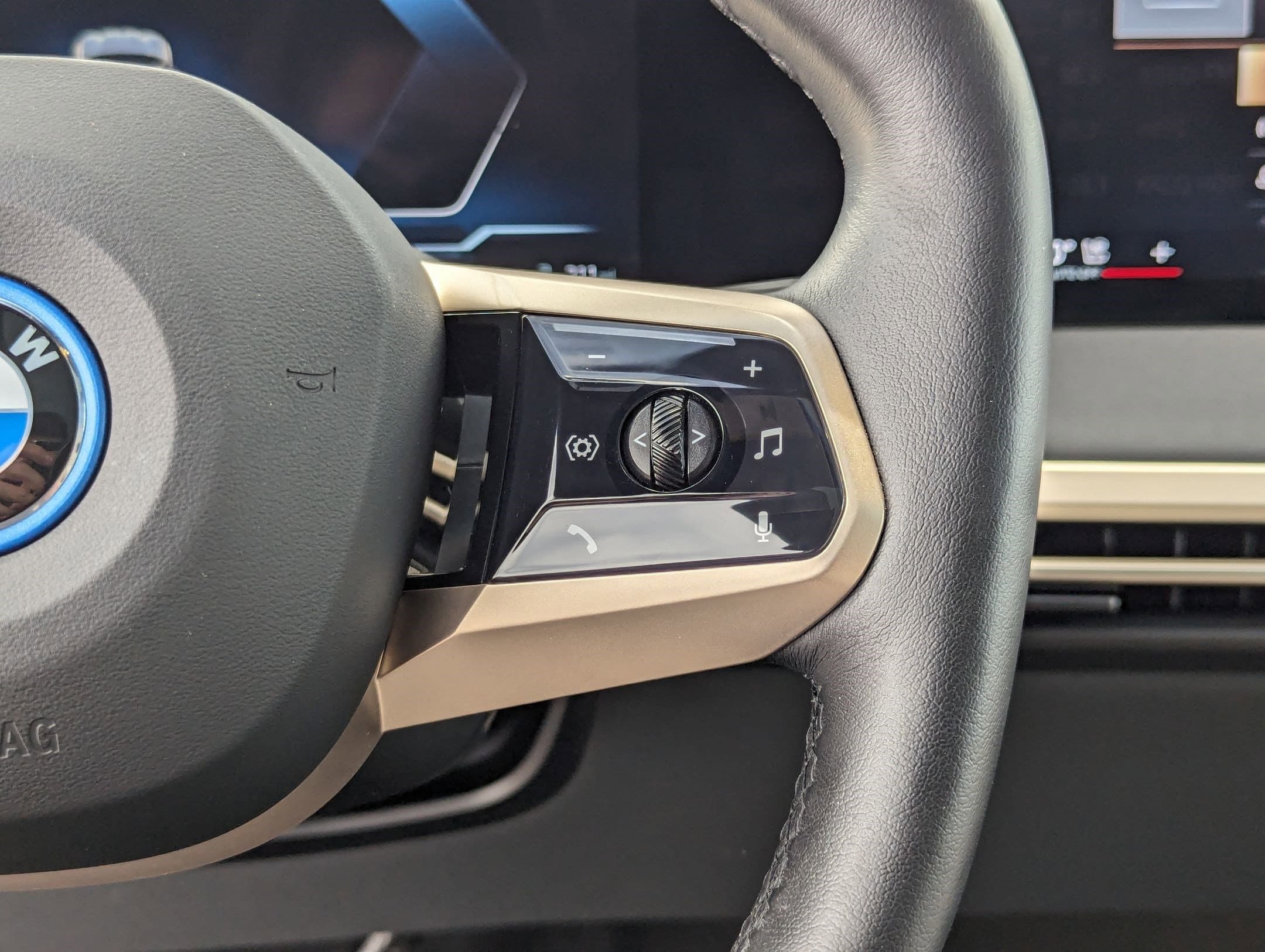Vehicle photo 18