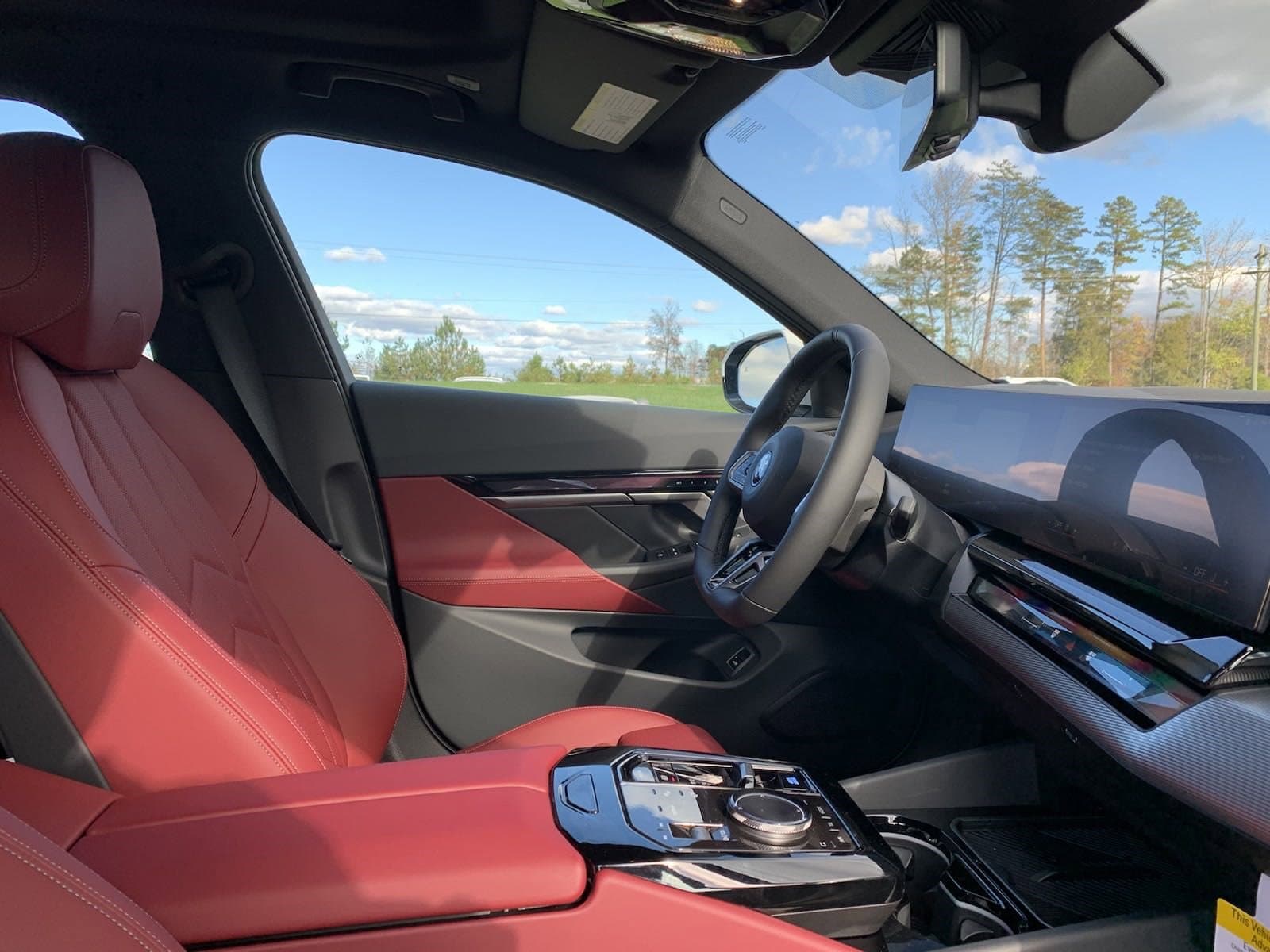Vehicle photo 19
