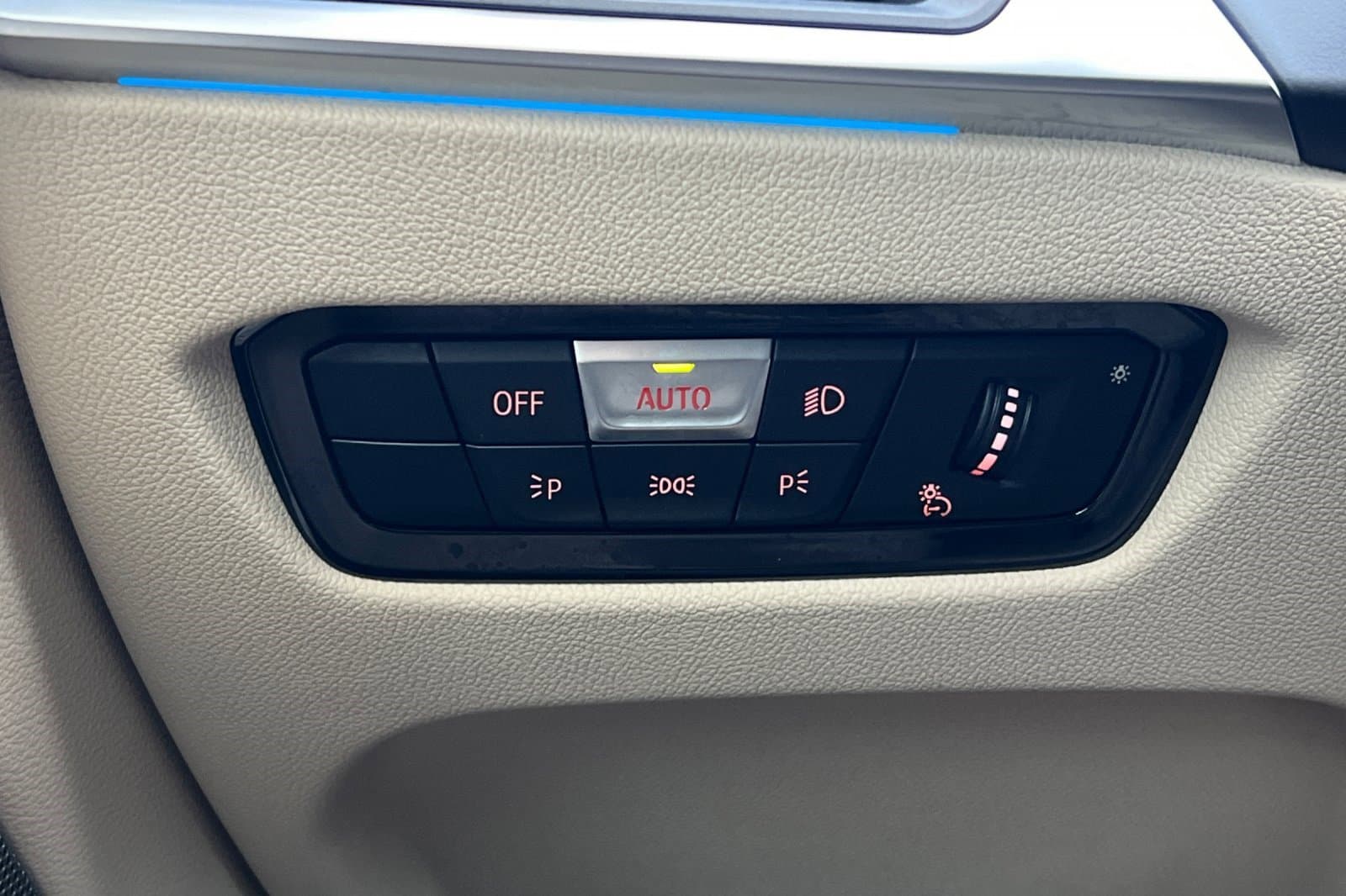Vehicle photo 34