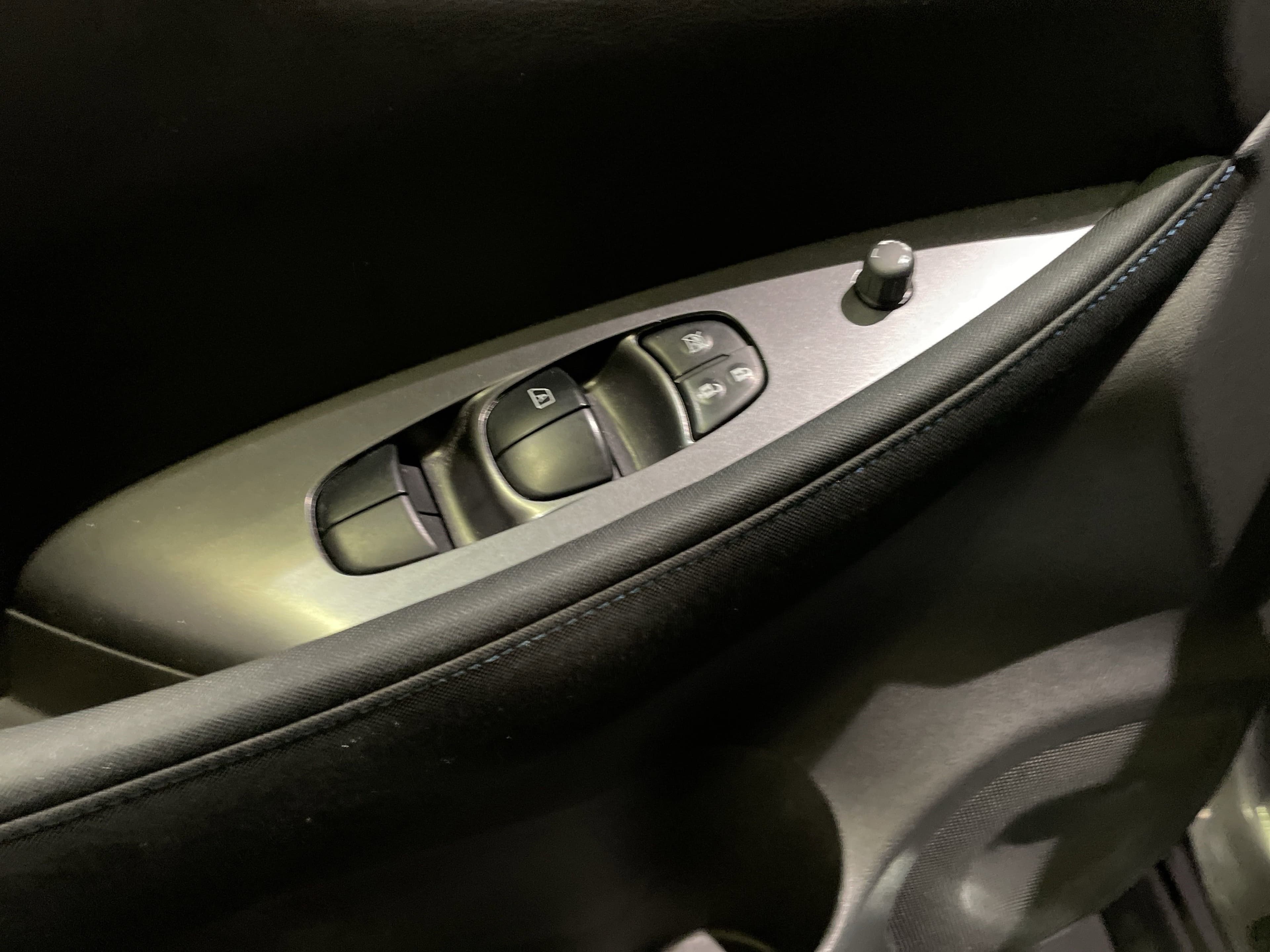 Vehicle photo 13