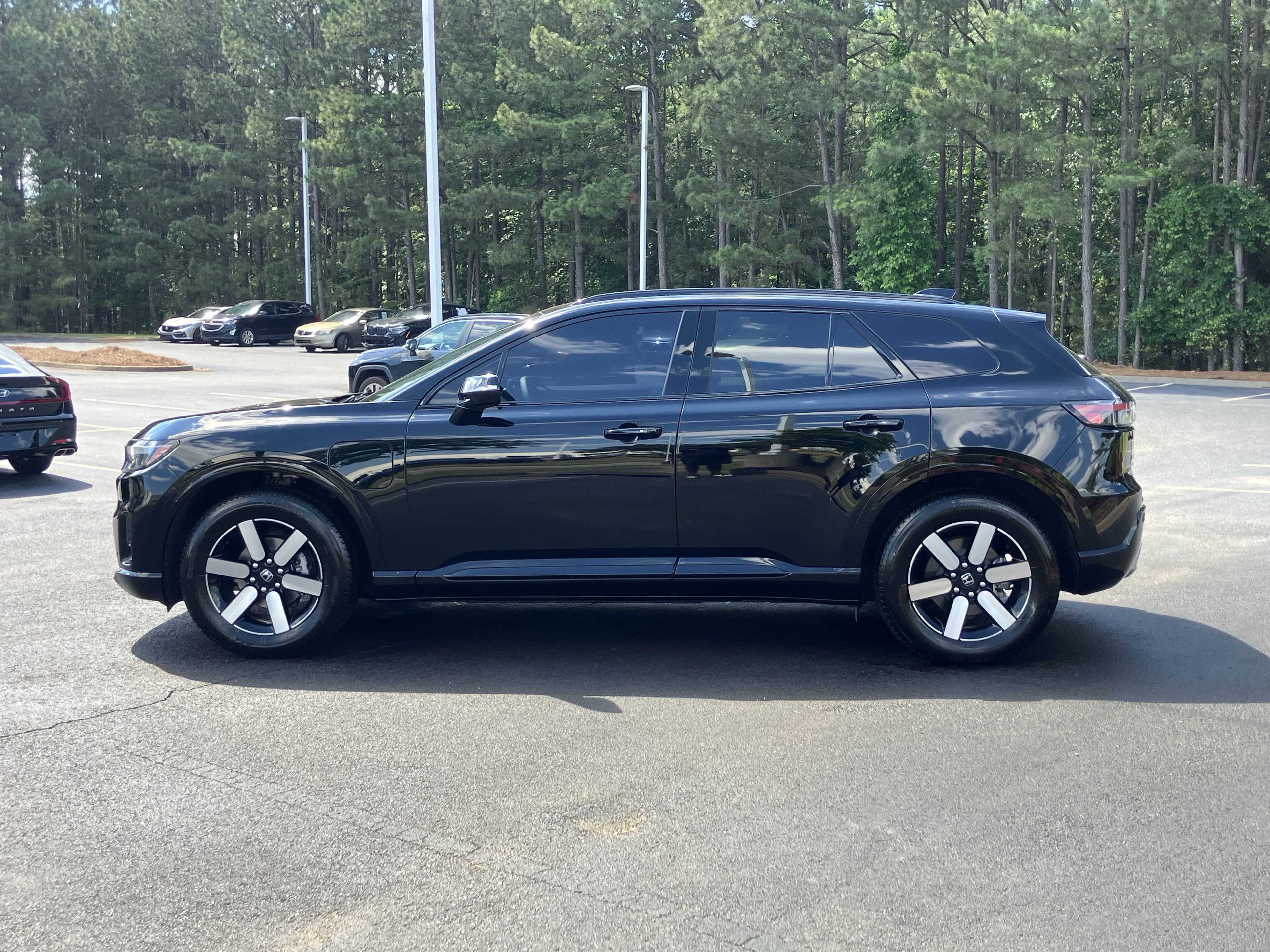 Vehicle photo 6