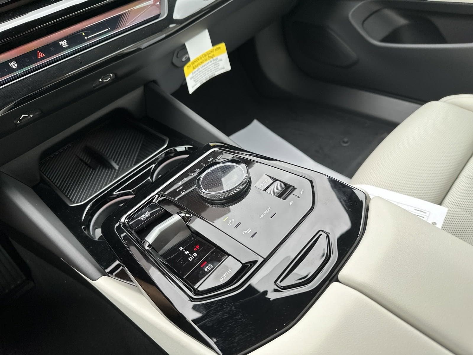 Vehicle photo 27