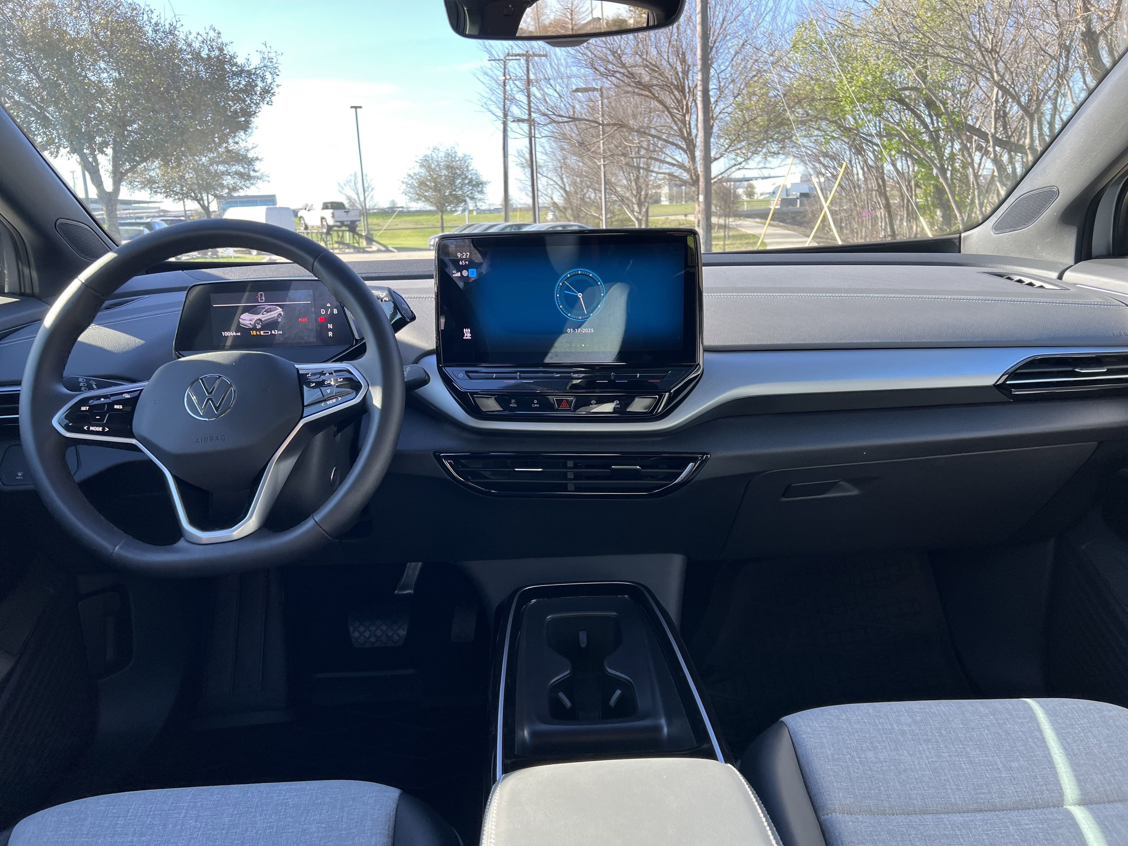 Vehicle photo 25
