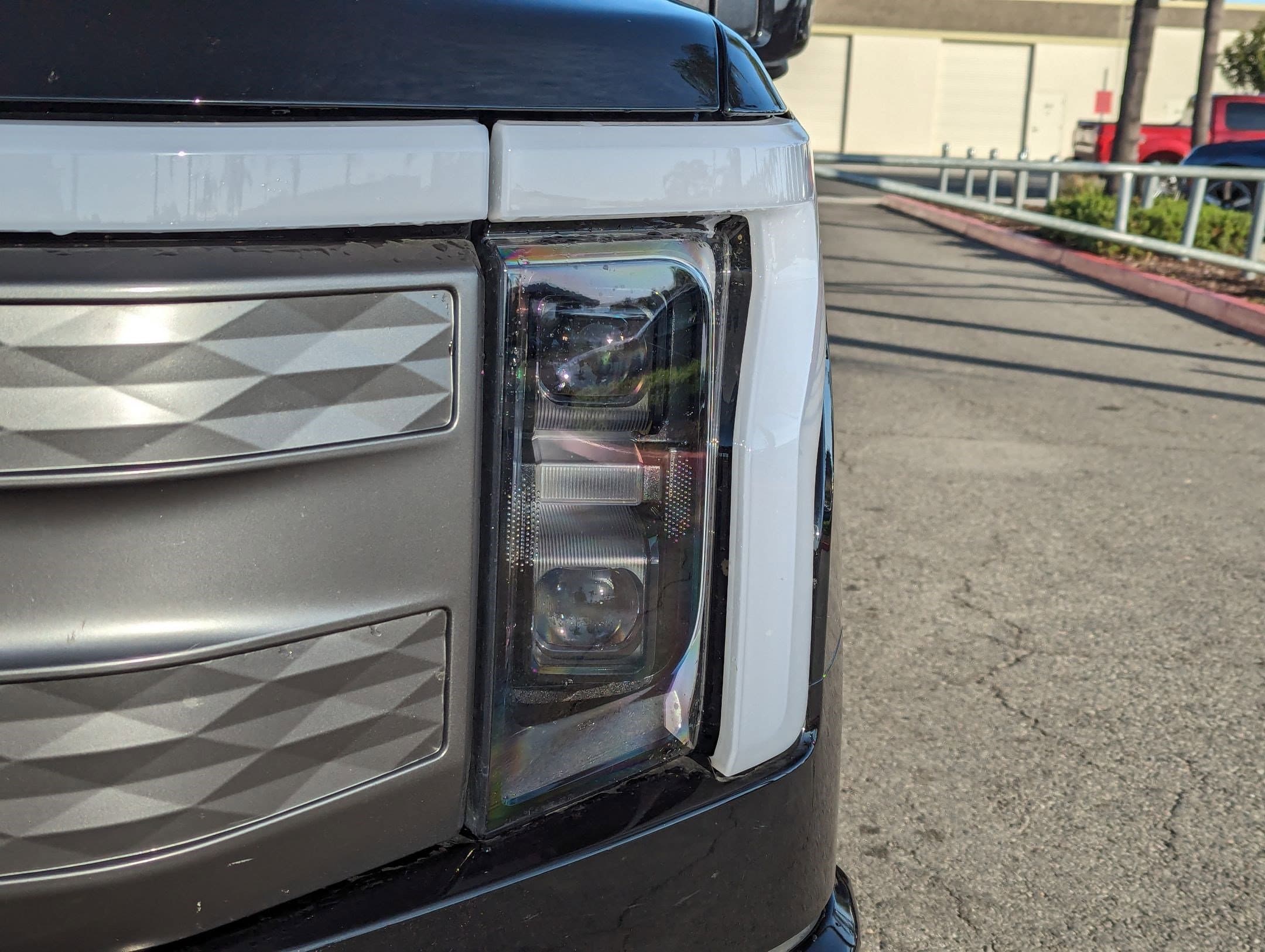 Vehicle photo 4