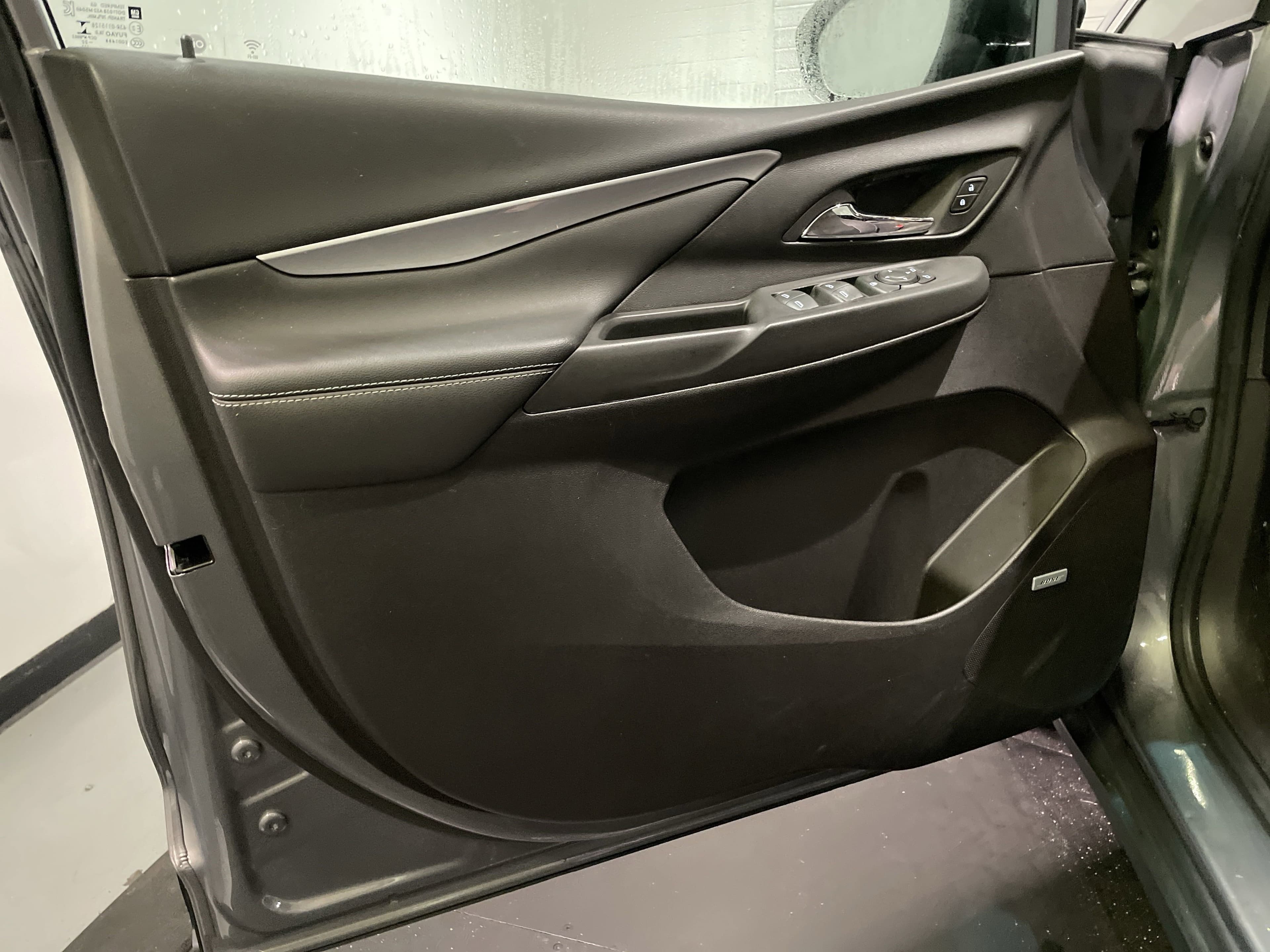 Vehicle photo 12