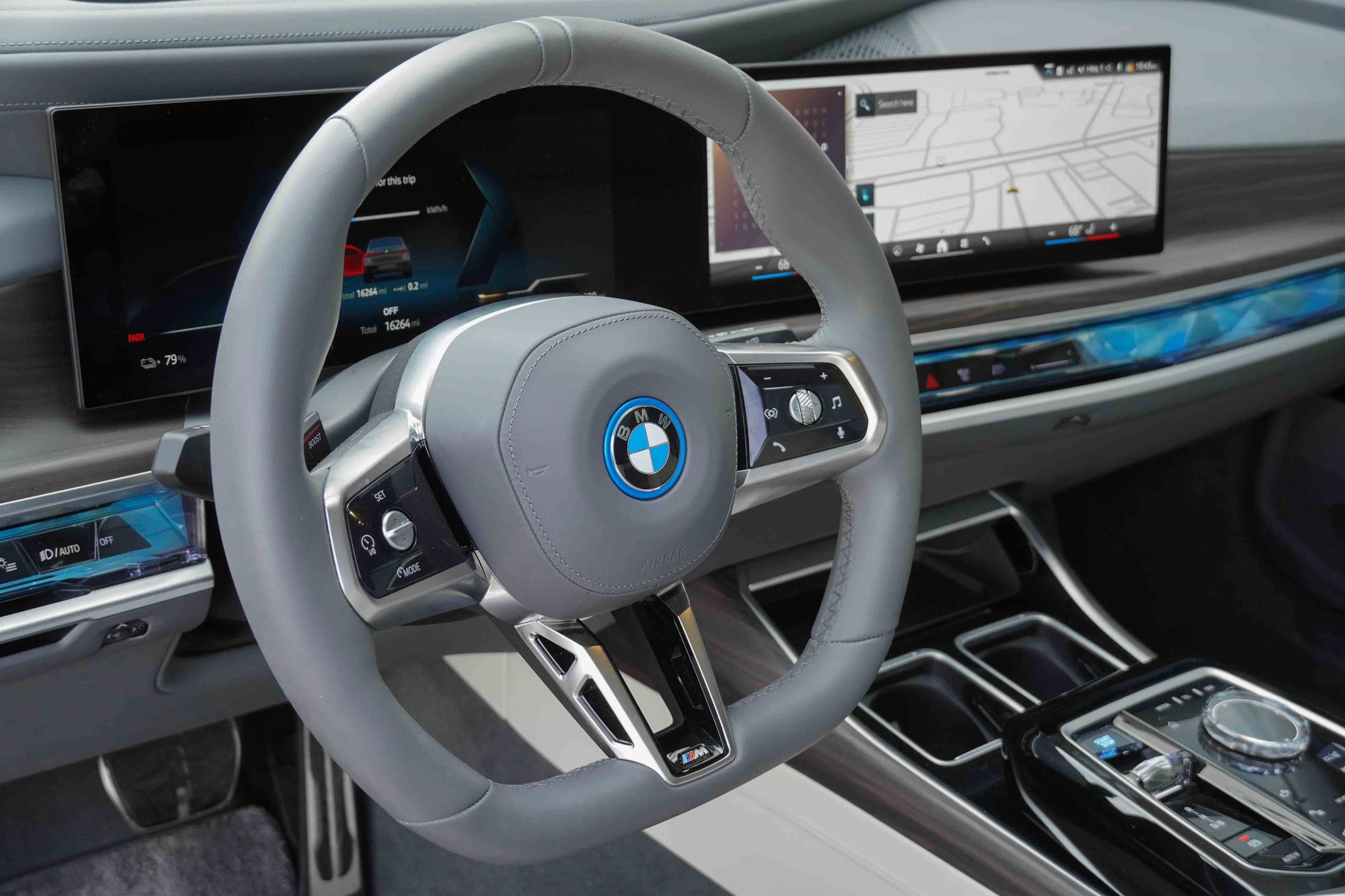 Vehicle photo 18