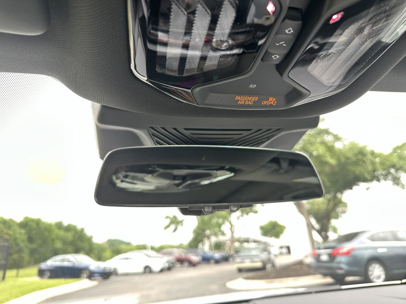 Vehicle photo 28