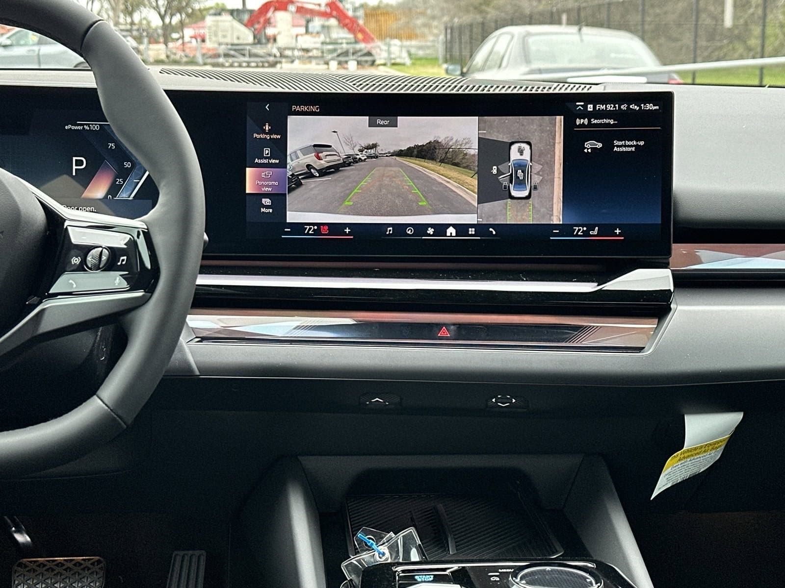 Vehicle photo 23