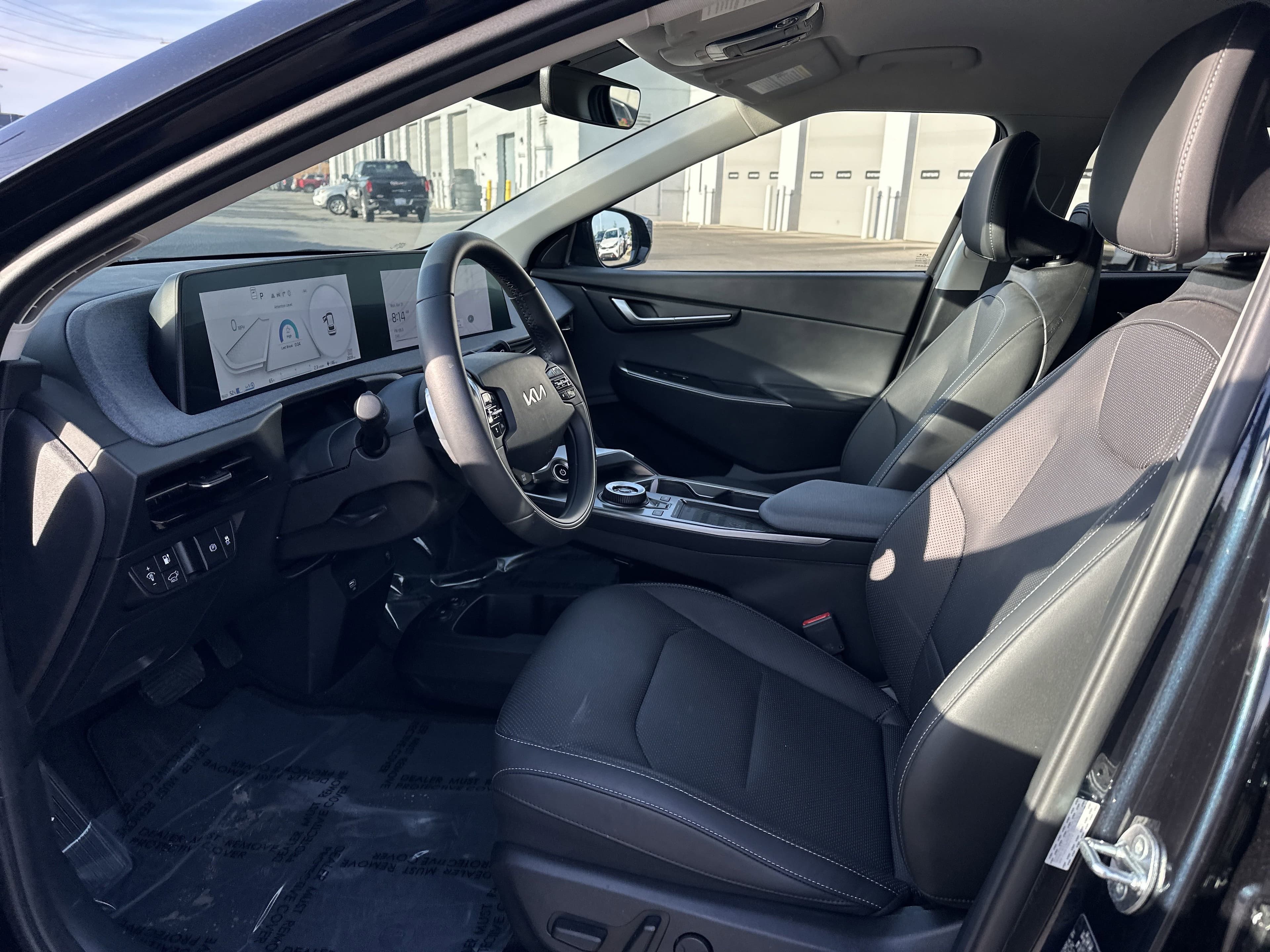Vehicle photo 16
