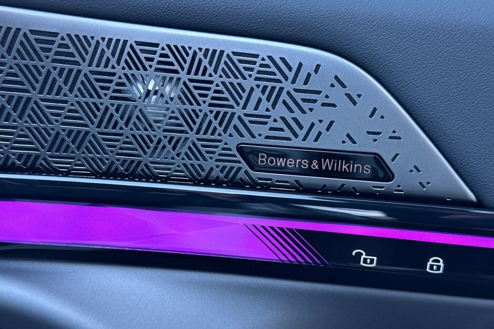 Vehicle photo 20