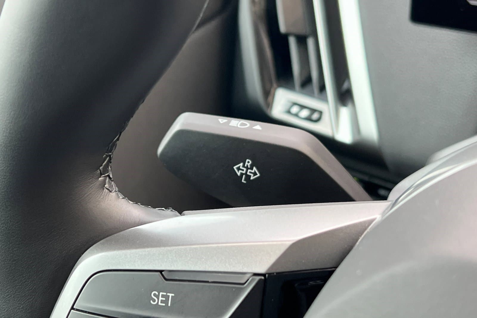 Vehicle photo 32