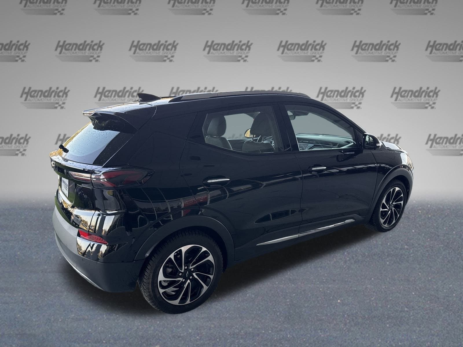 Vehicle photo 8