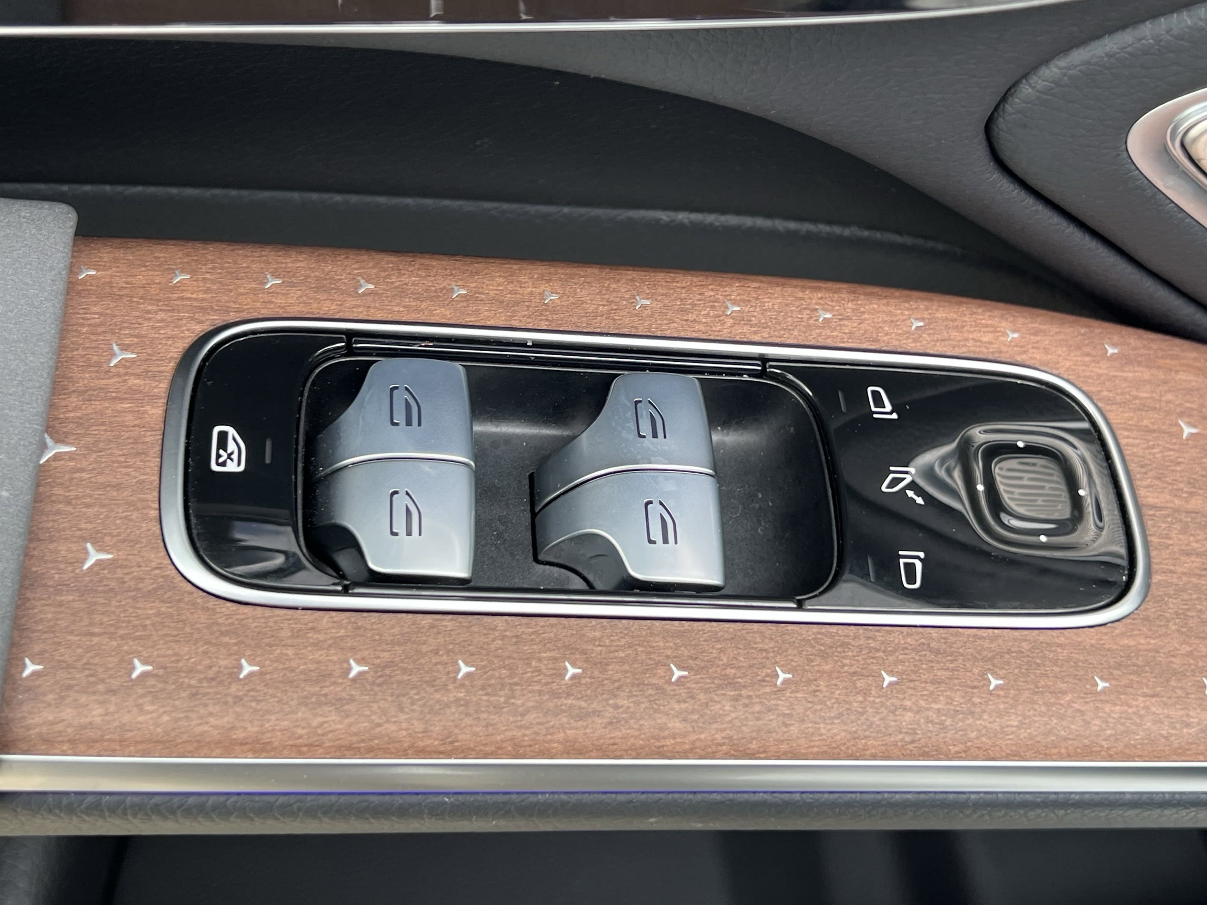 Vehicle photo 13