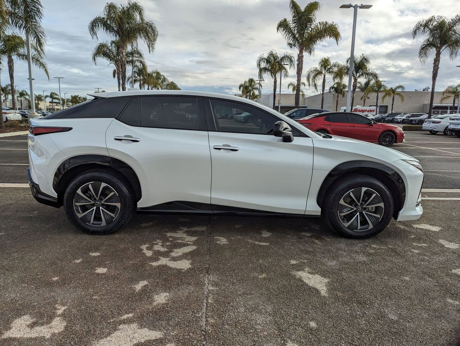 Vehicle photo 9