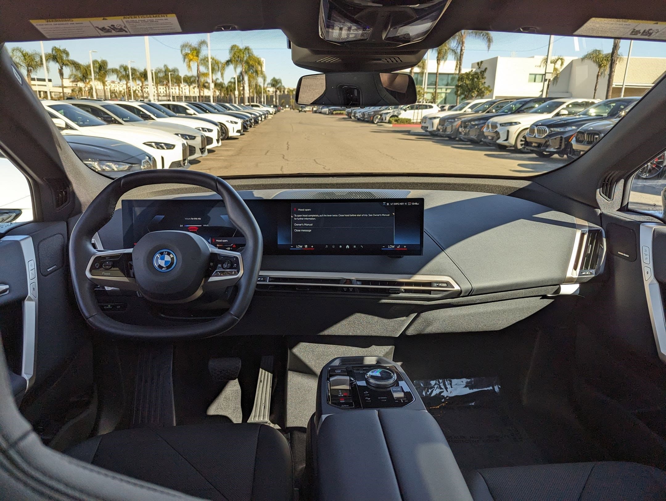 Vehicle photo 28