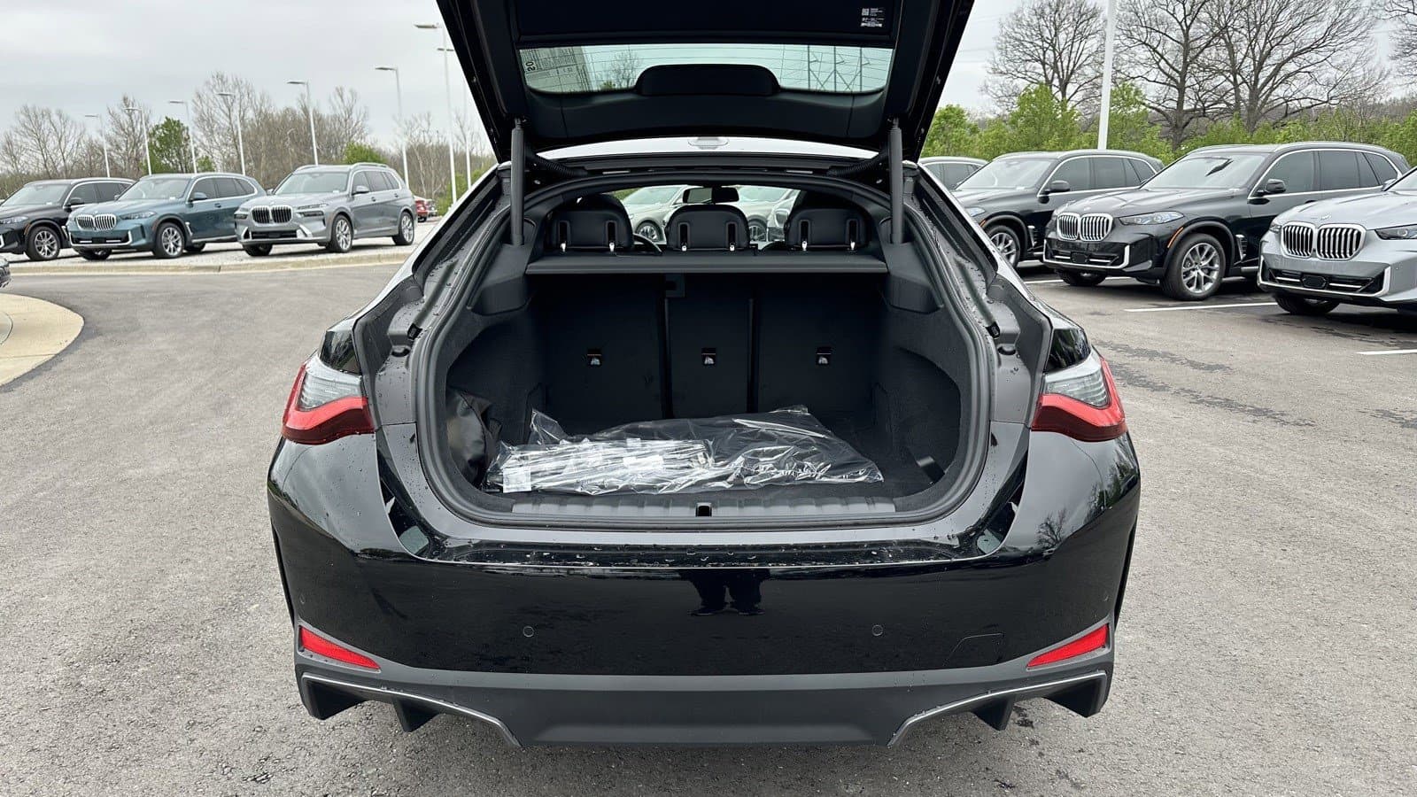 Vehicle photo 29