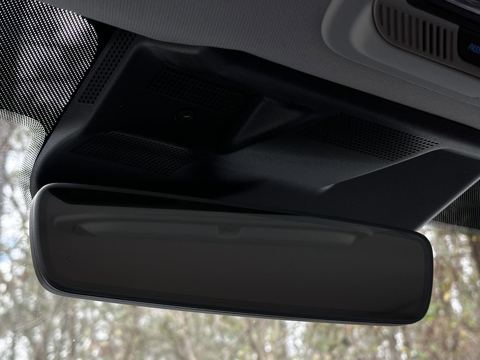 Vehicle photo 23