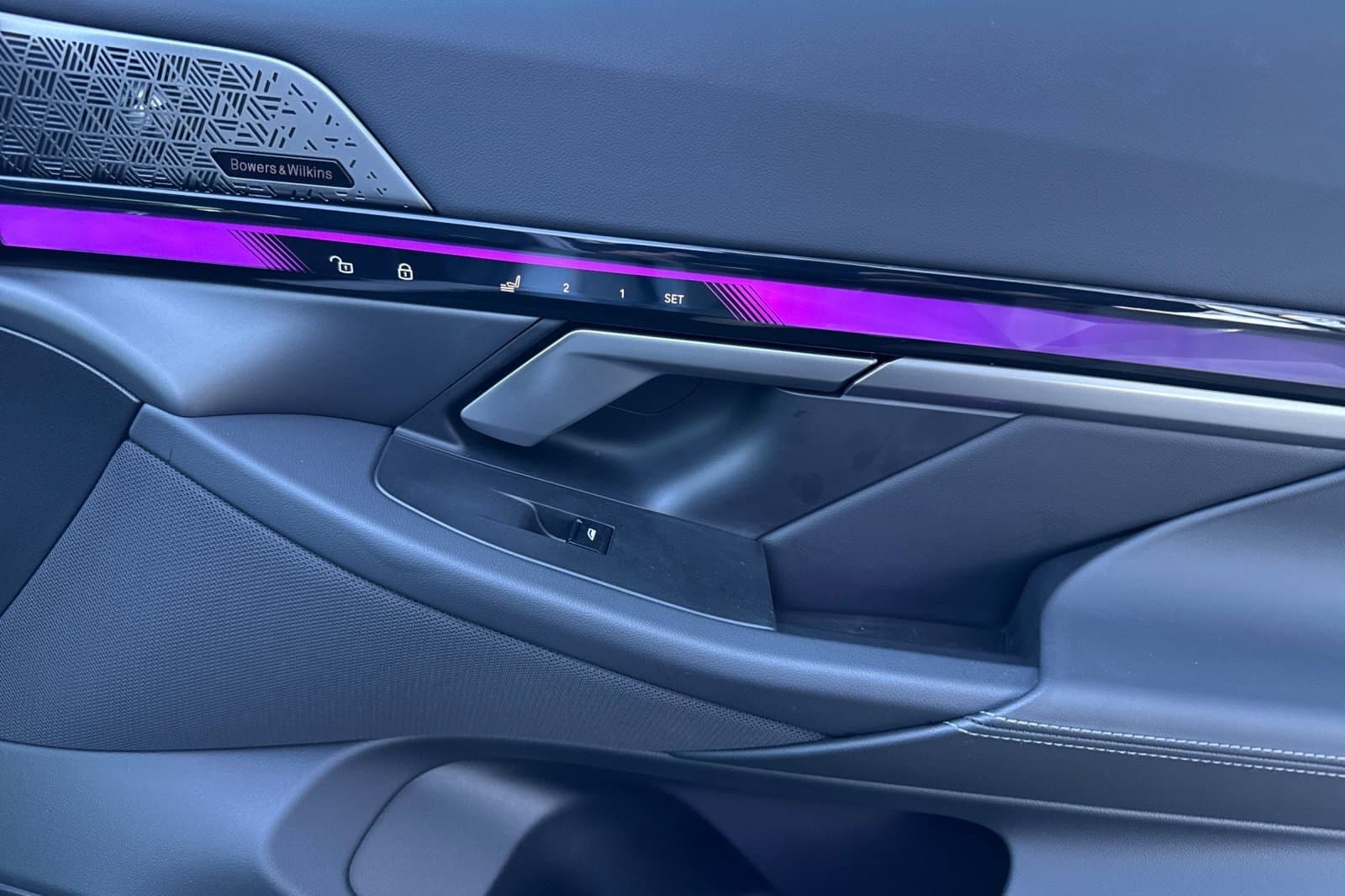 Vehicle photo 19
