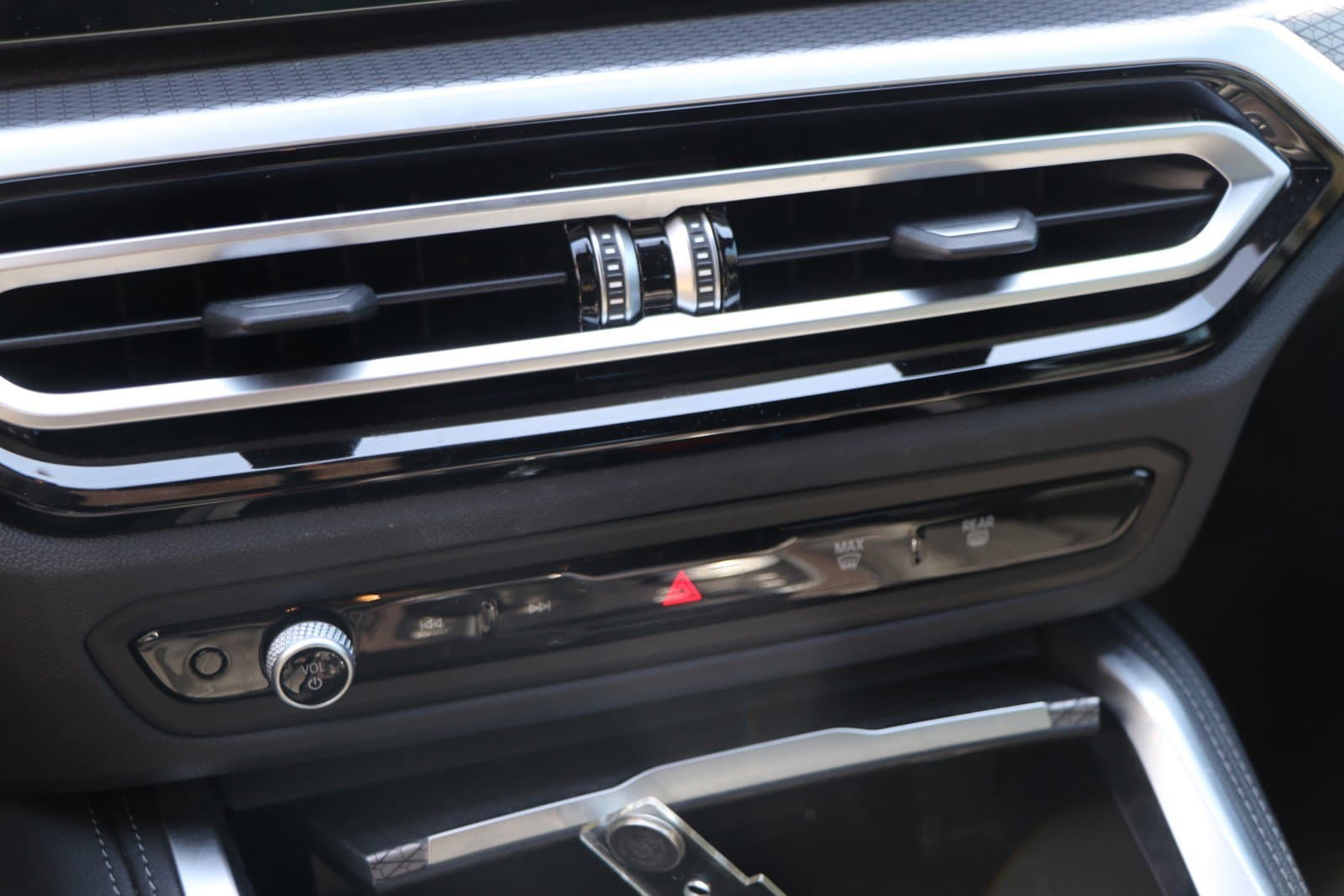 Vehicle photo 21