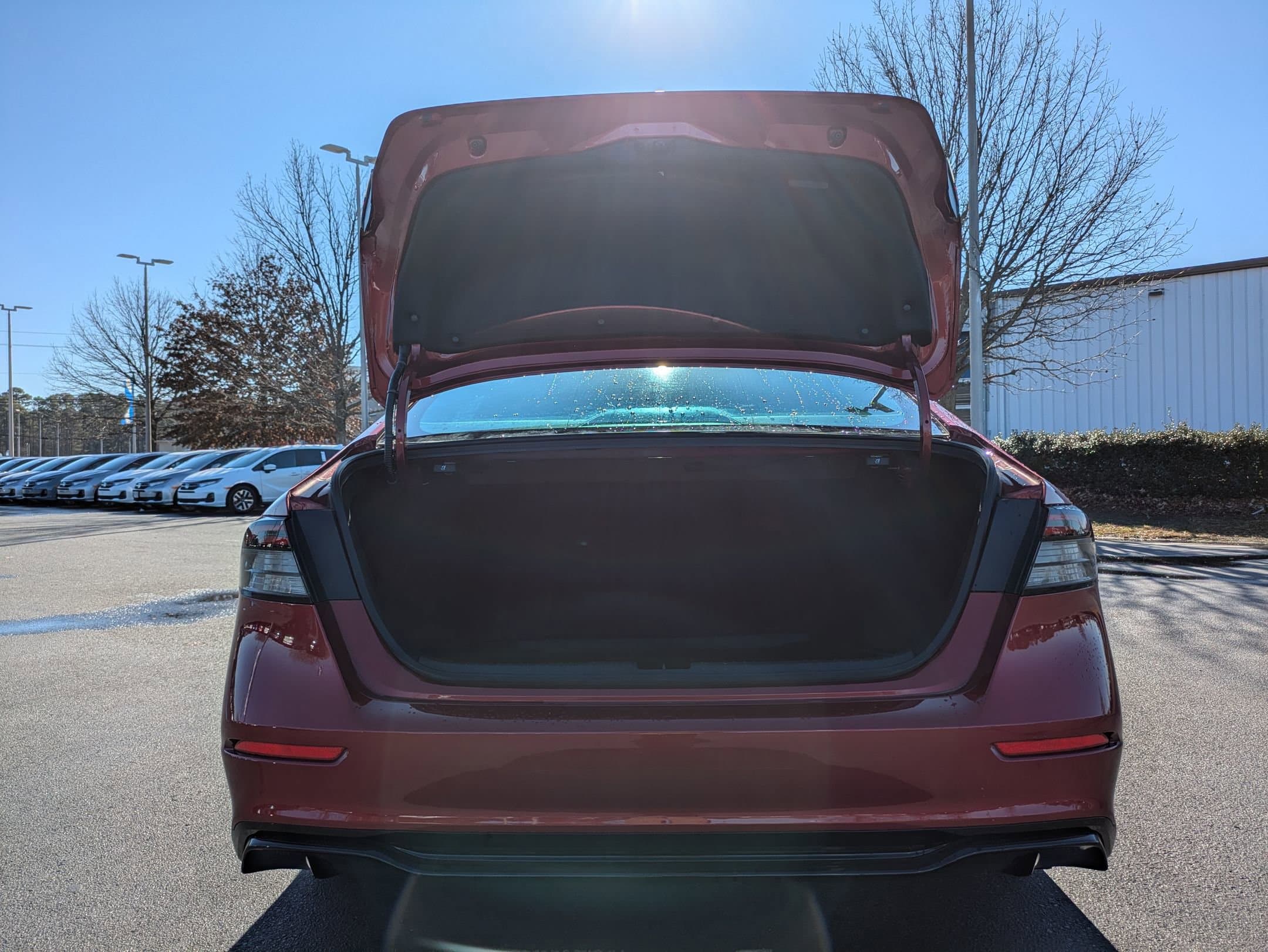 Vehicle photo 28
