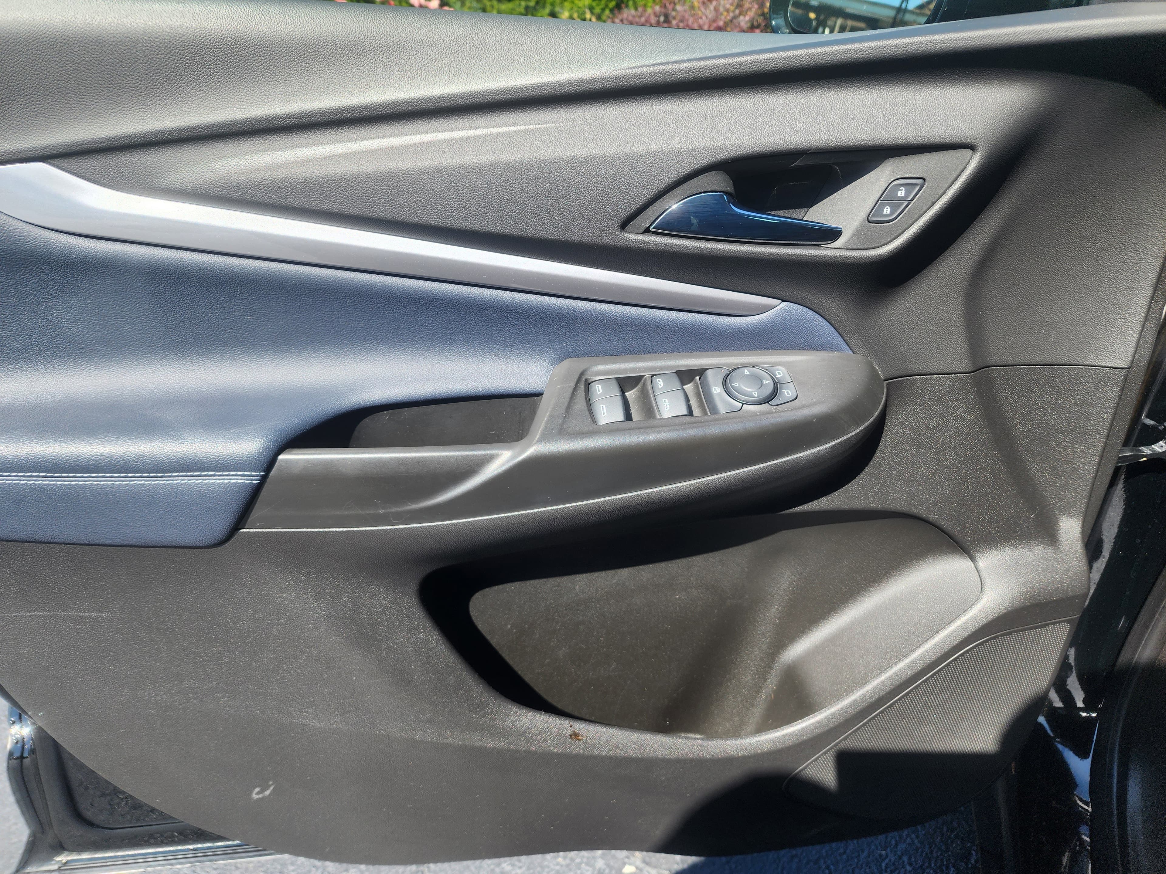 Vehicle photo 21