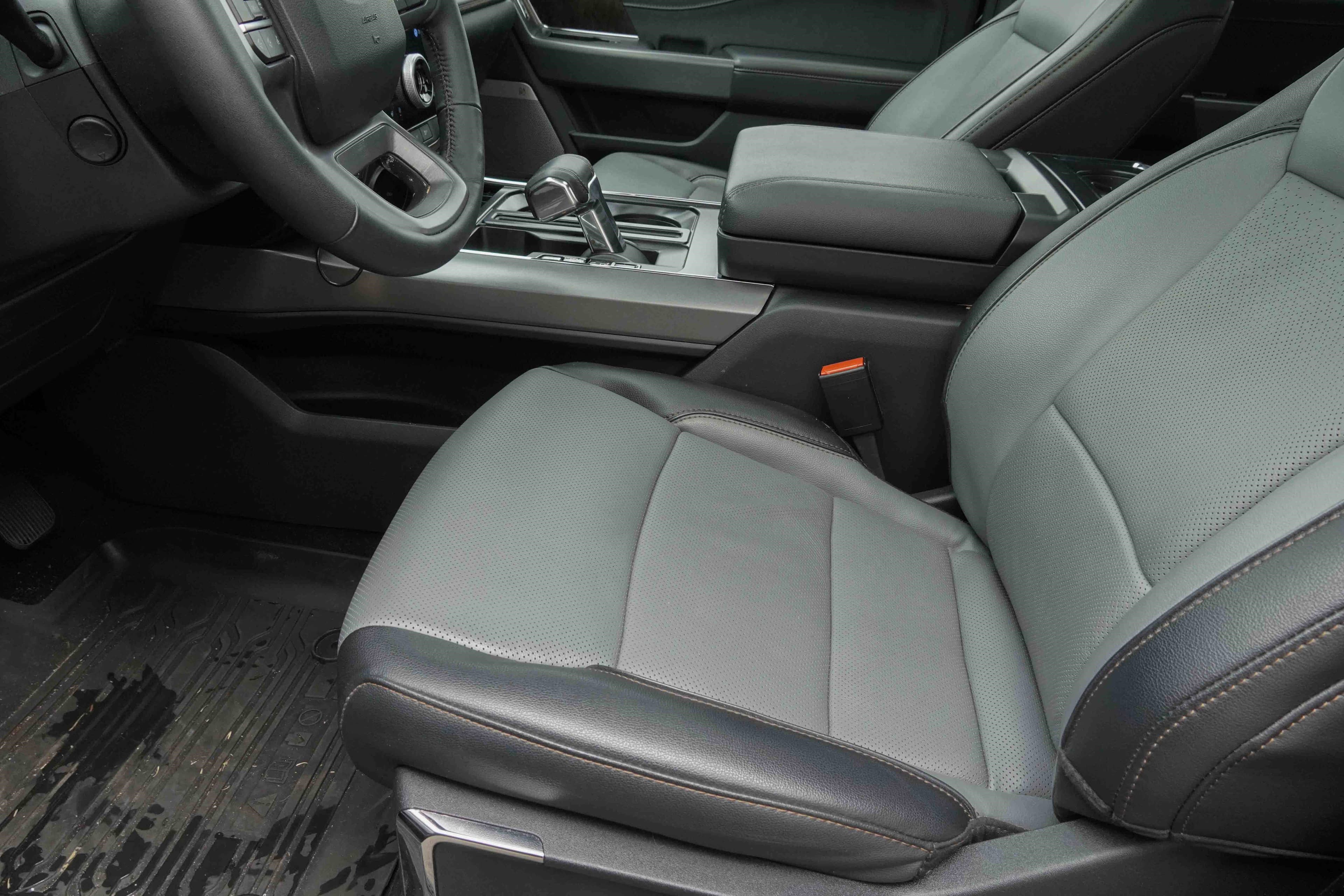 Vehicle photo 10