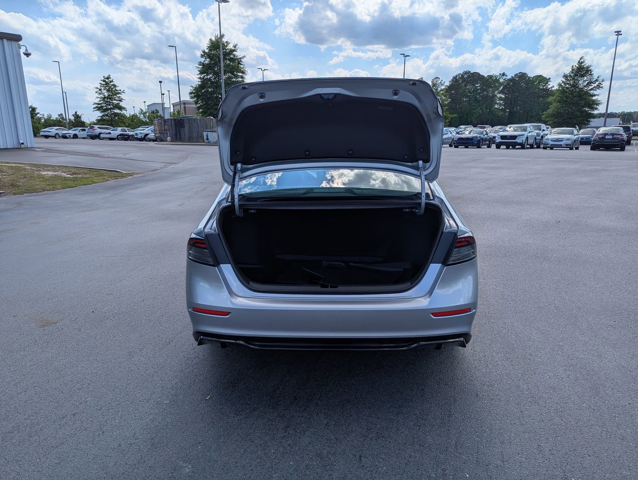 Vehicle photo 27