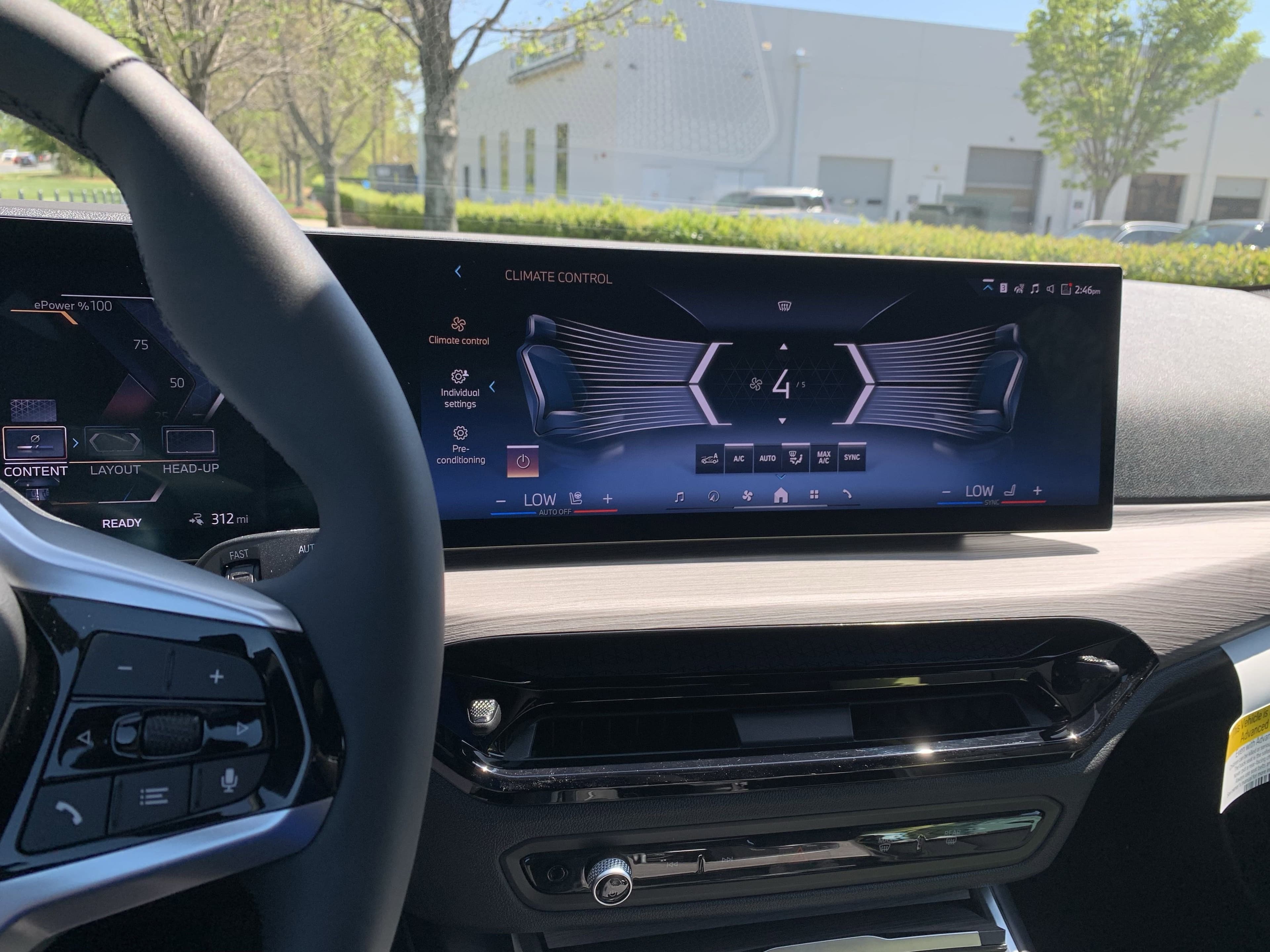 Vehicle photo 23