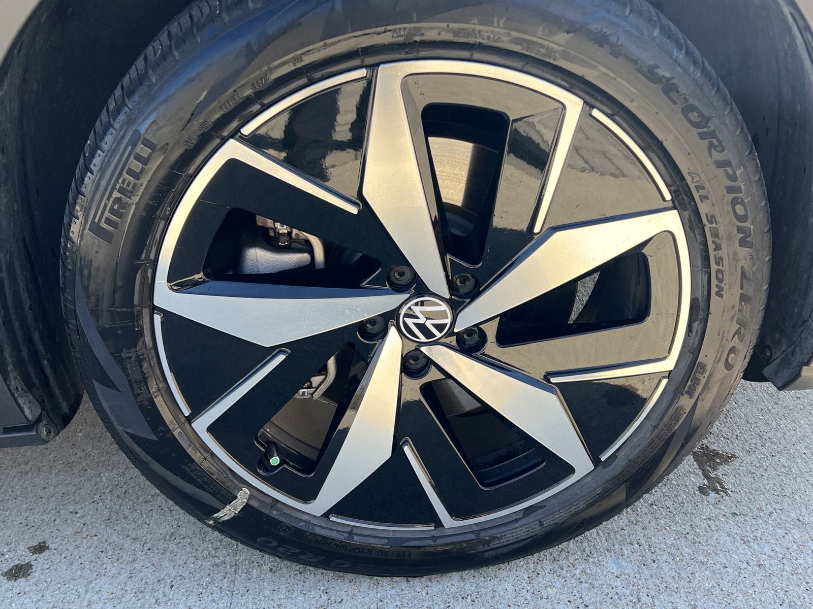 Vehicle photo 14